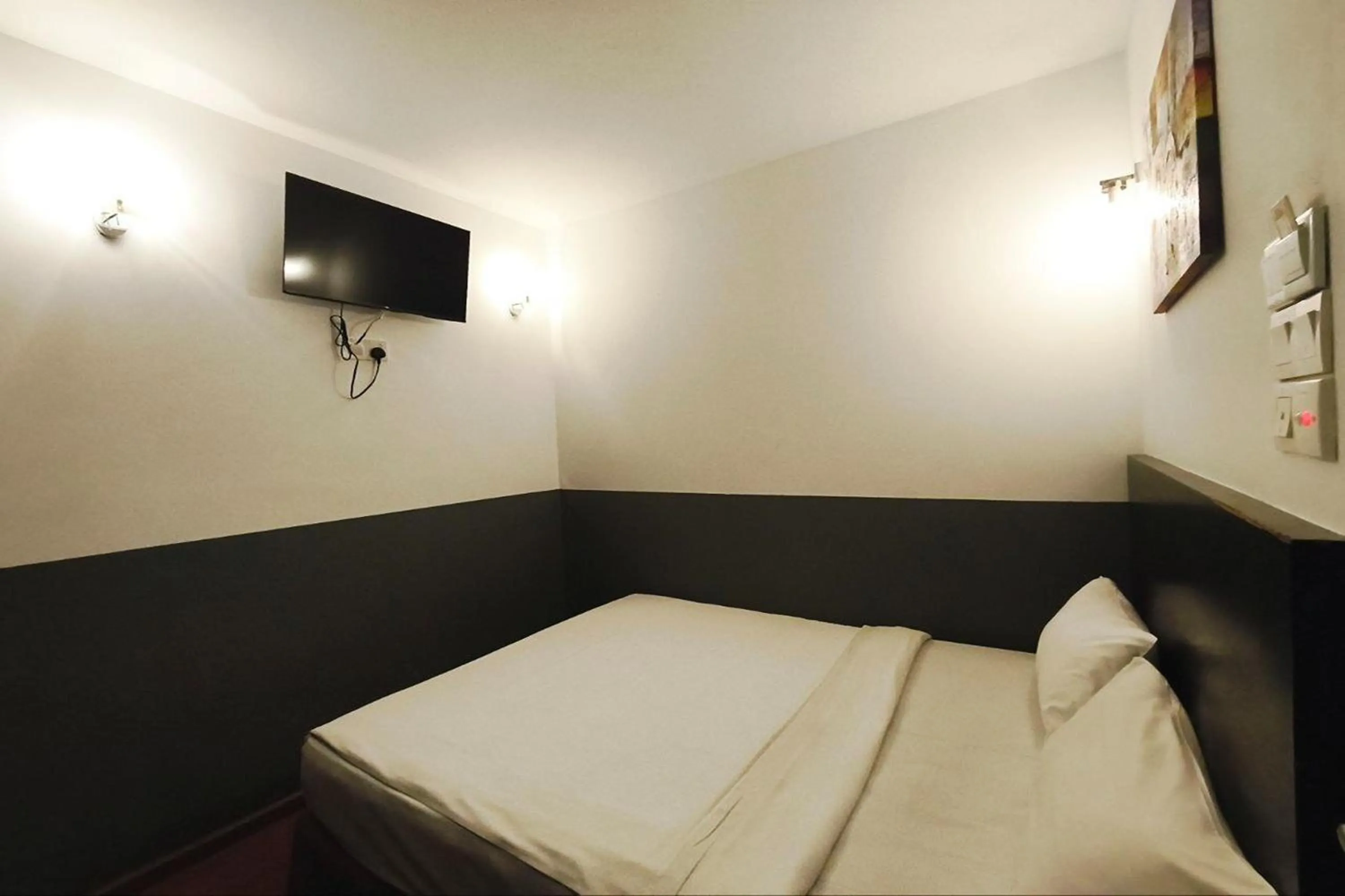 Bedroom, Bed in Hotel D'New 1 KK Sabah