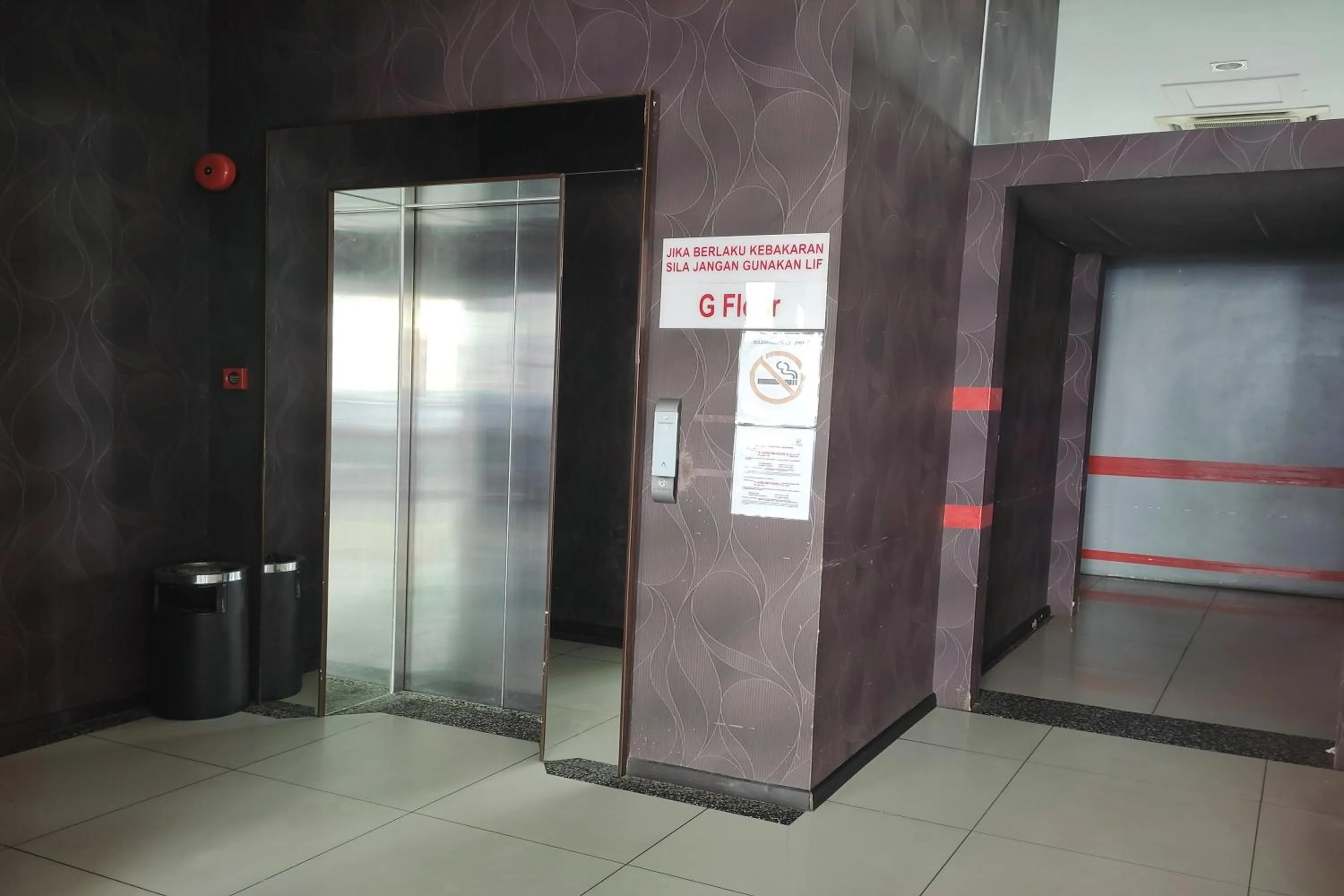 elevator in Hotel D'New 1 KK Sabah