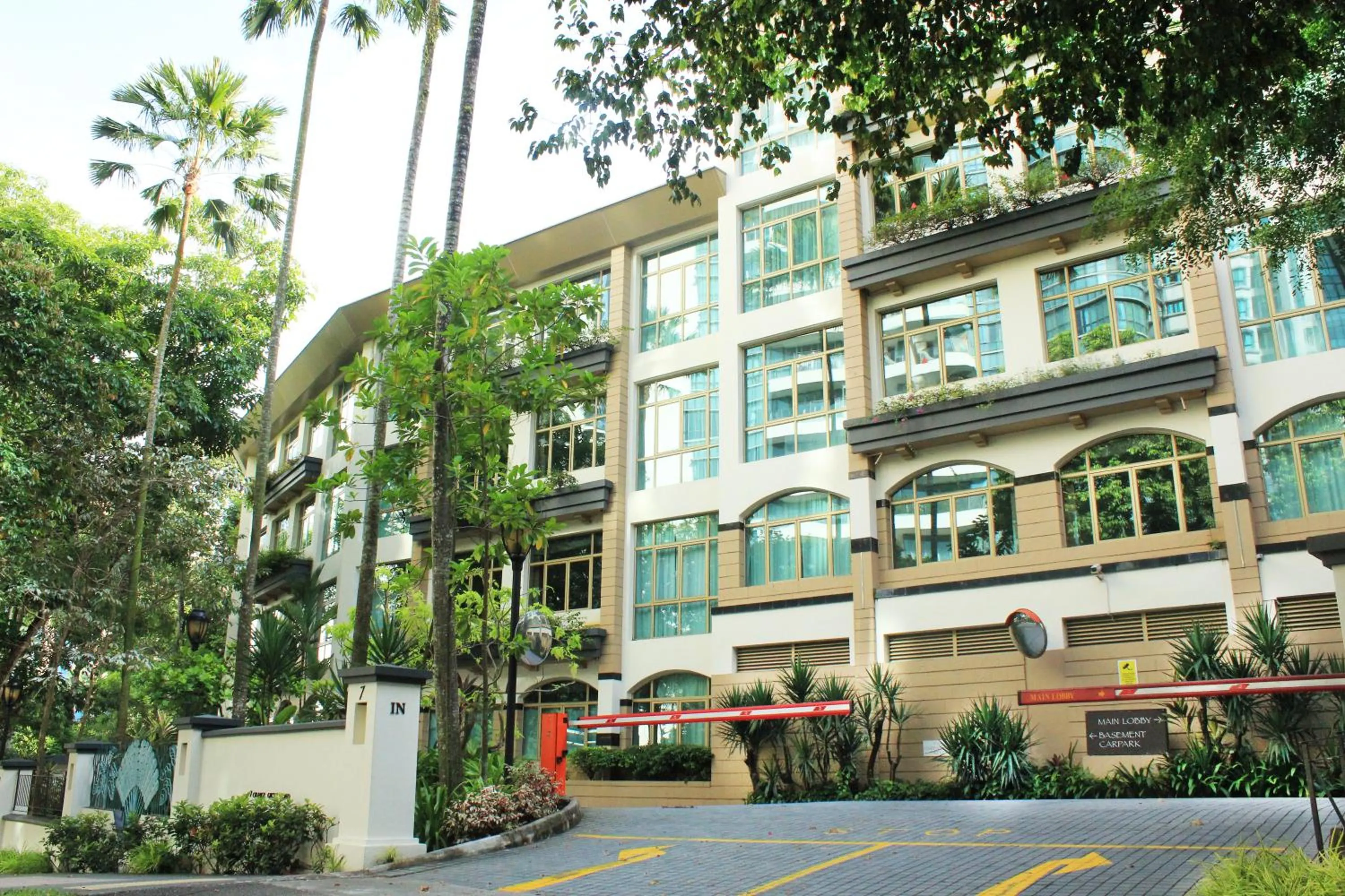 Facade/entrance in Treetops Executive Residences