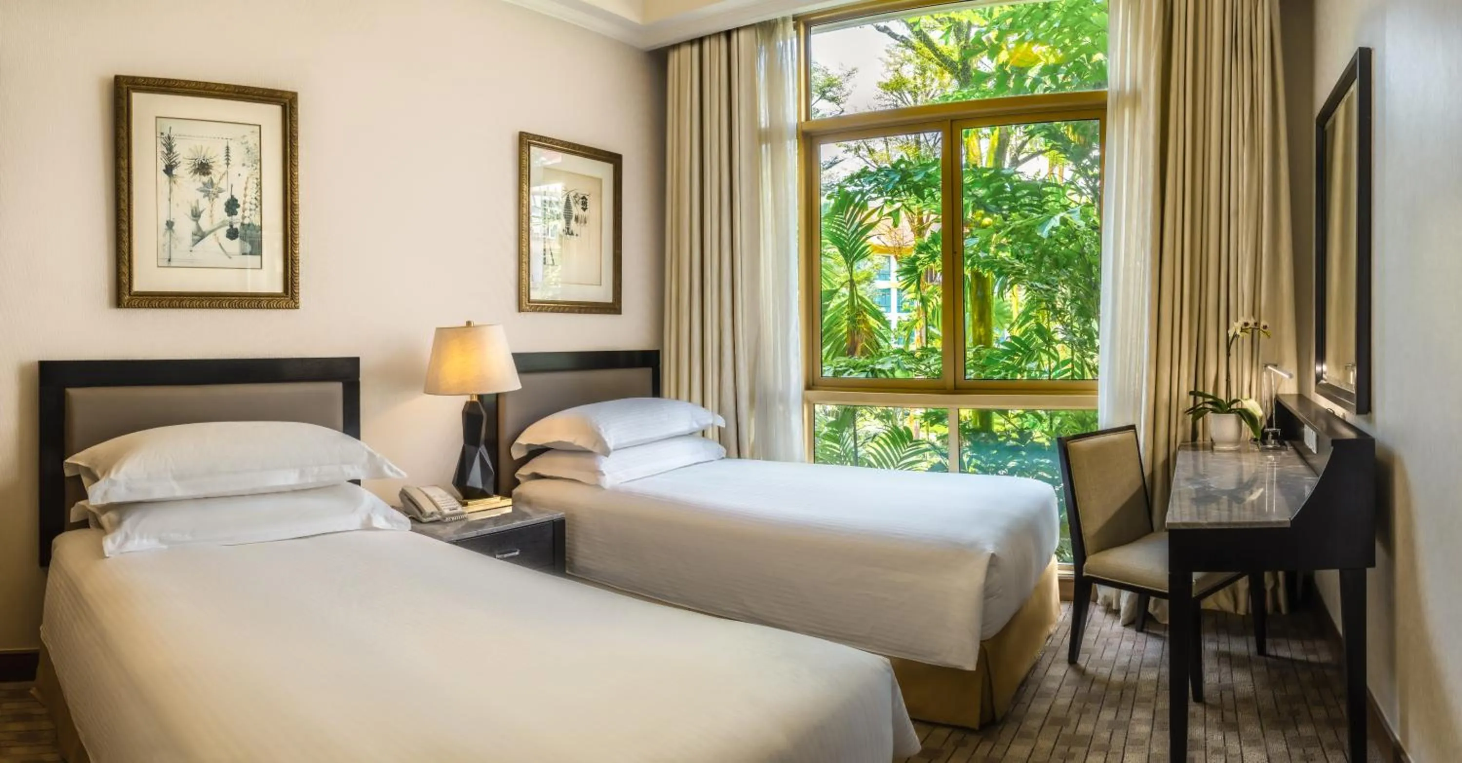 Bedroom, Bed in Treetops Executive Residences