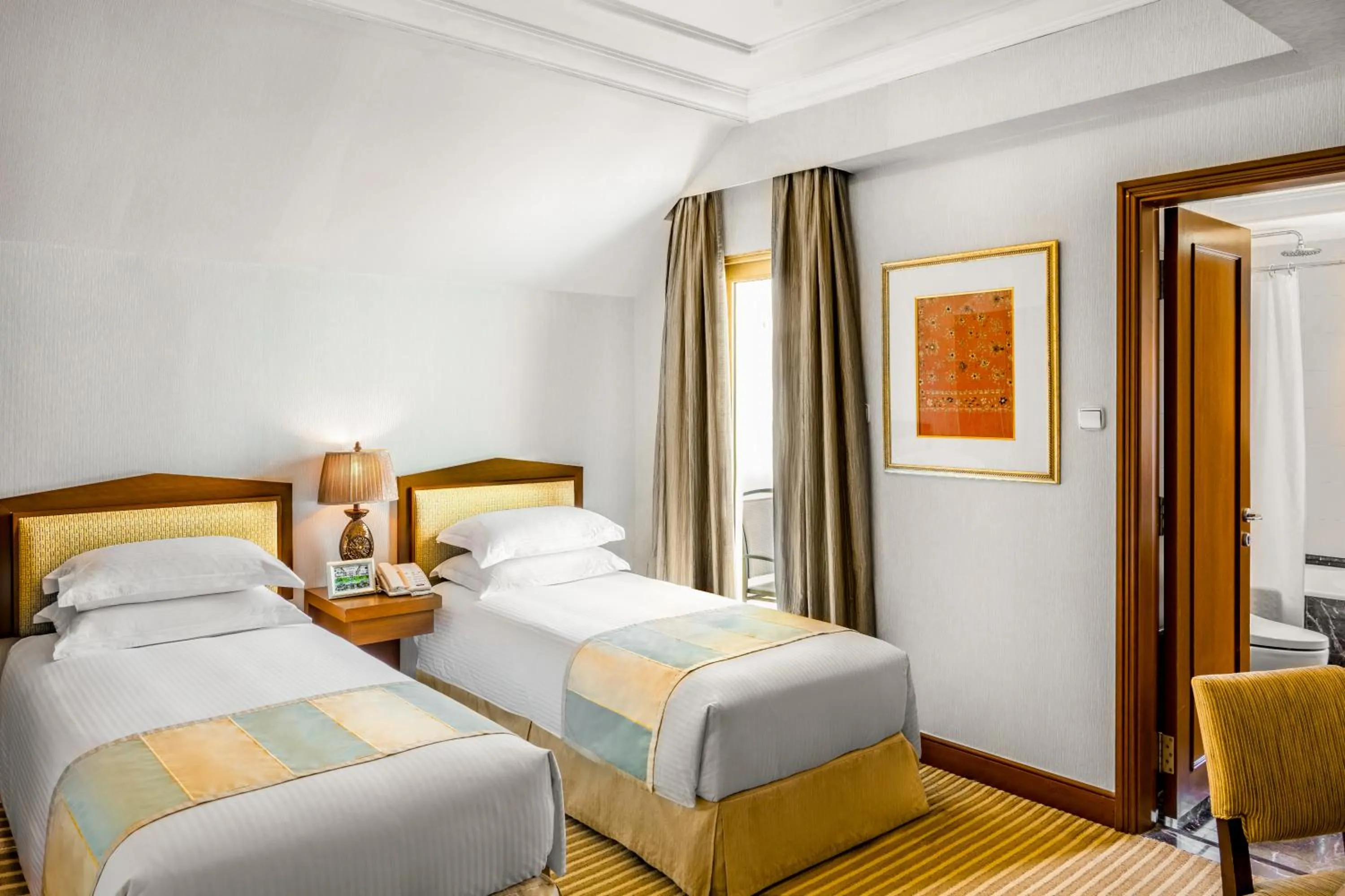 Bed in Treetops Executive Residences