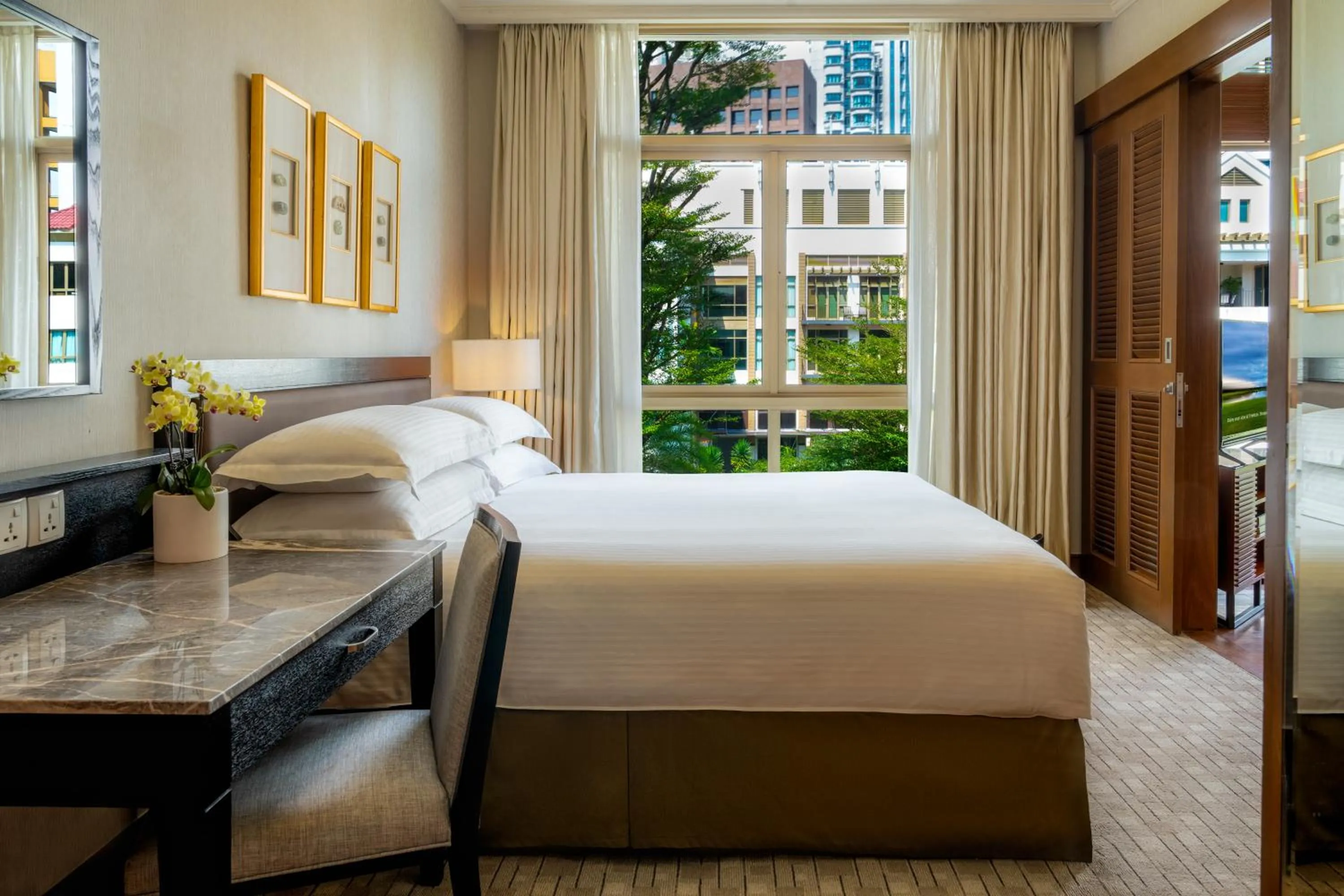 Bed in Treetops Executive Residences