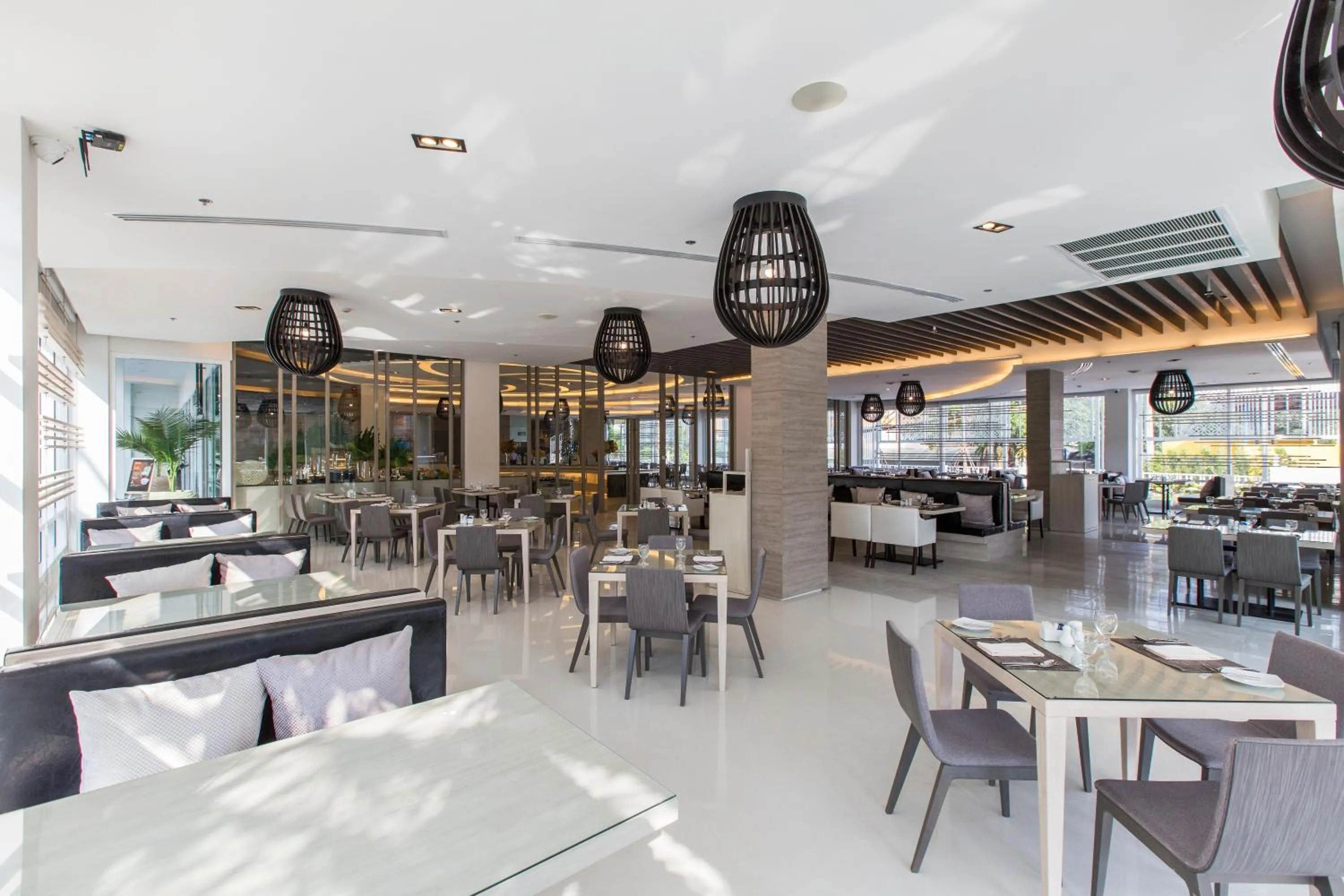 Restaurant/places to eat in Kantary 304 Hotel Prachinburi