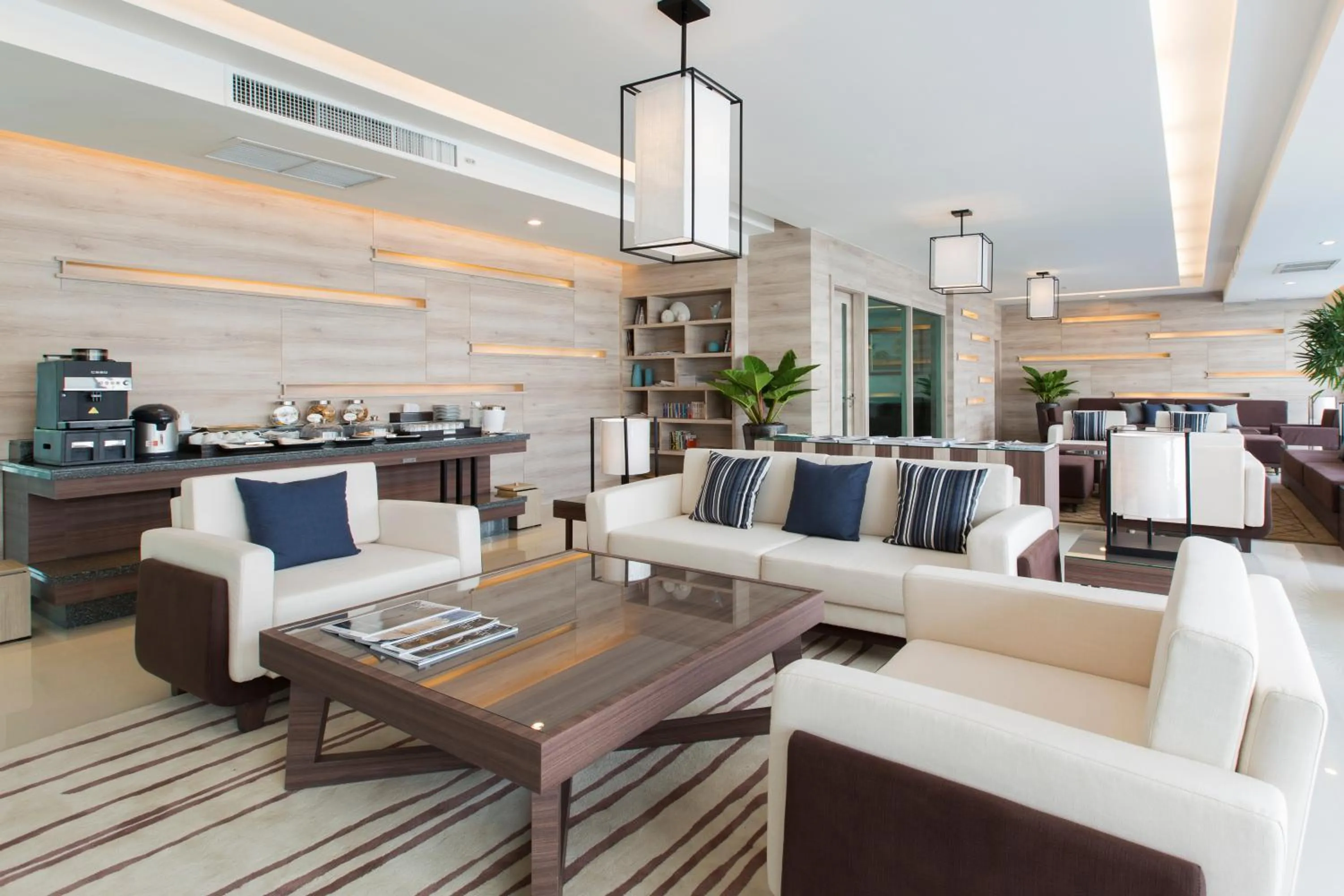 Communal lounge/ TV room in Kantary 304 Hotel Prachinburi