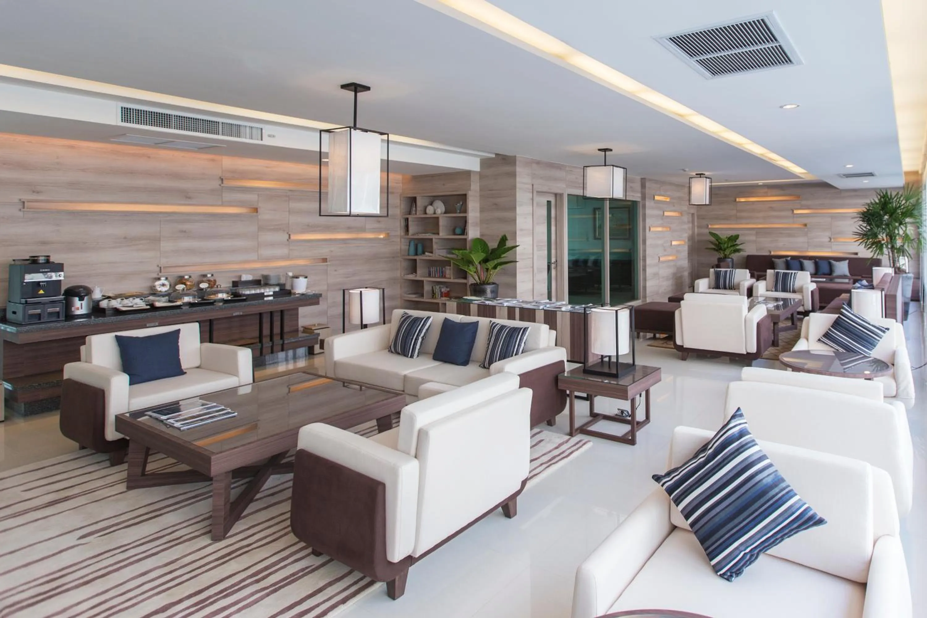 Communal lounge/ TV room in Kantary 304 Hotel Prachinburi