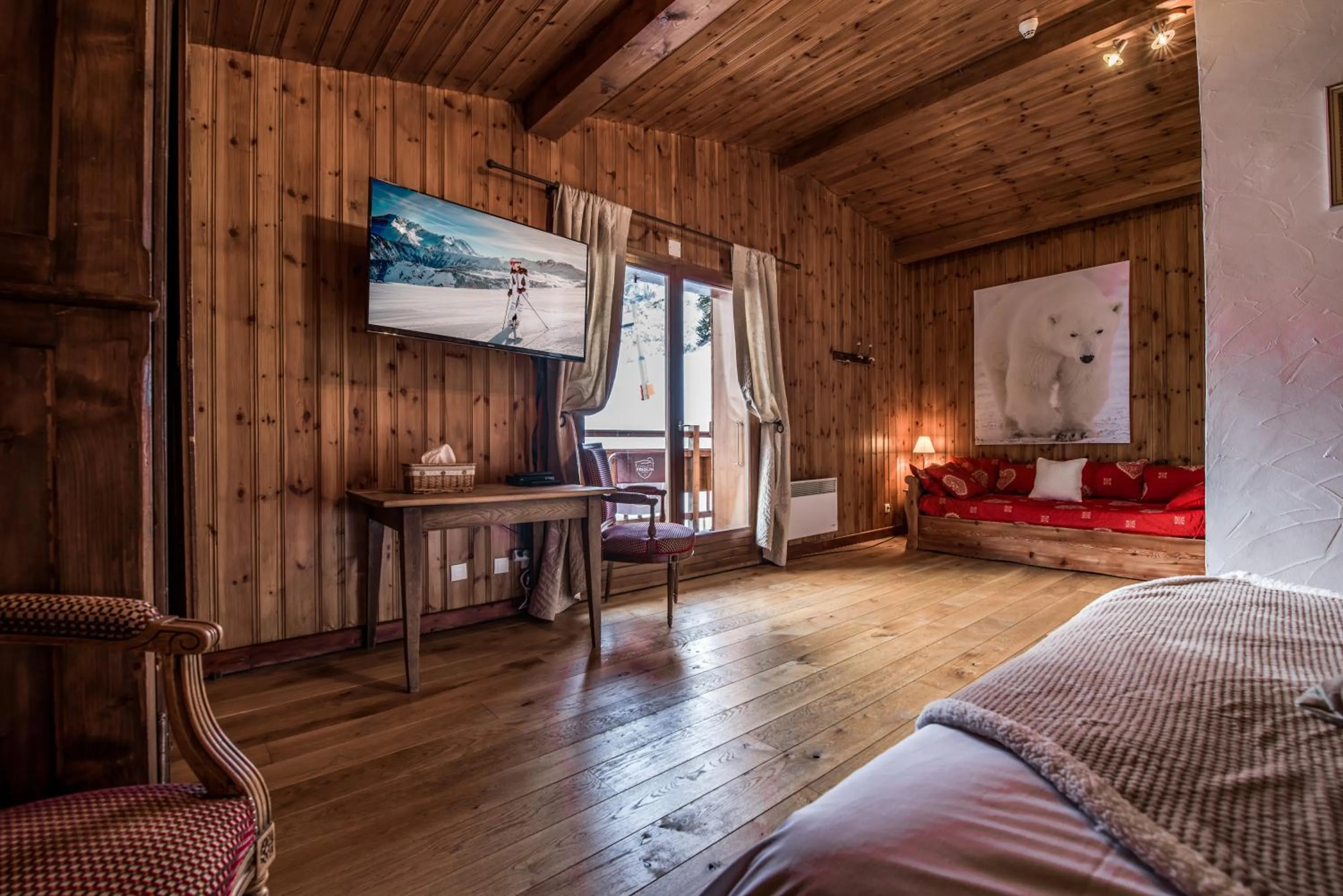 Bedroom, Bed in Chalet Du Friolin