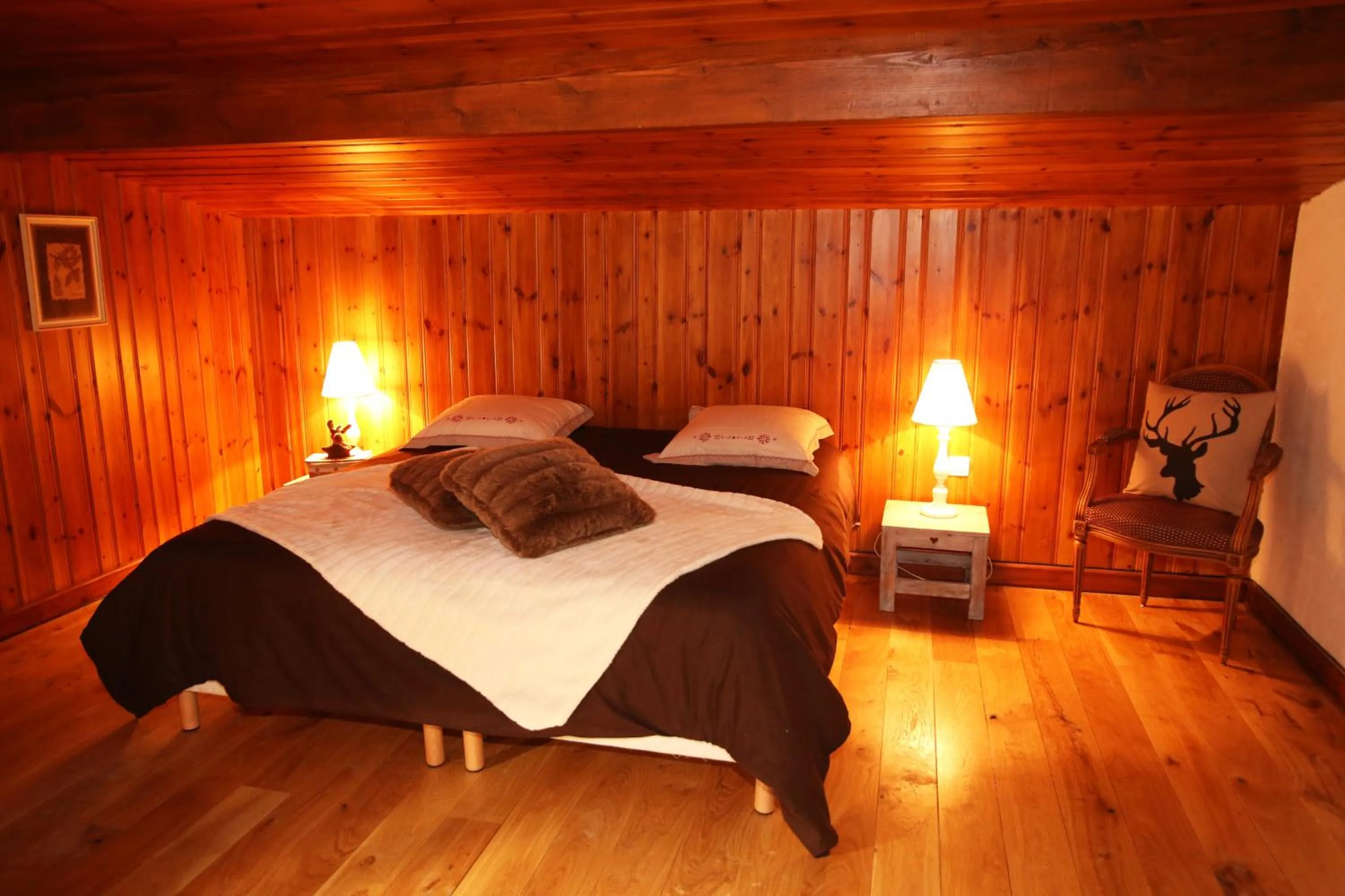 Photo of the whole room, Bed in Chalet Du Friolin