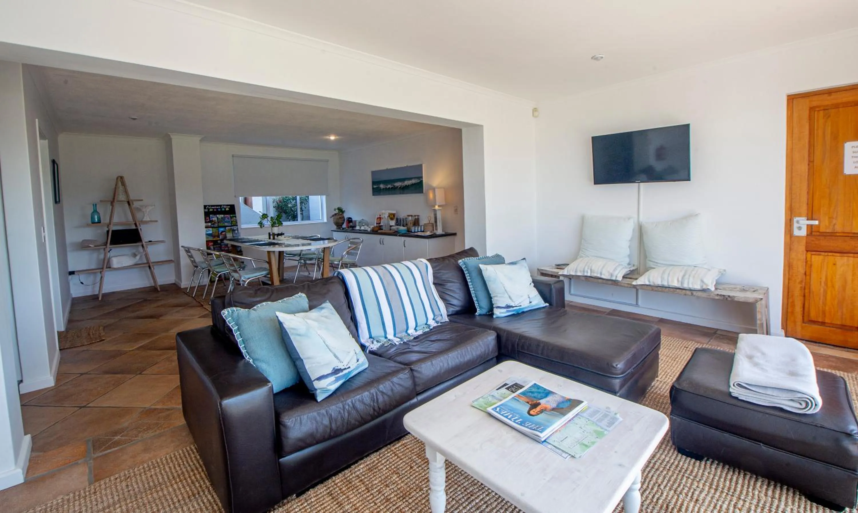 Communal lounge/ TV room in Thanda Vista