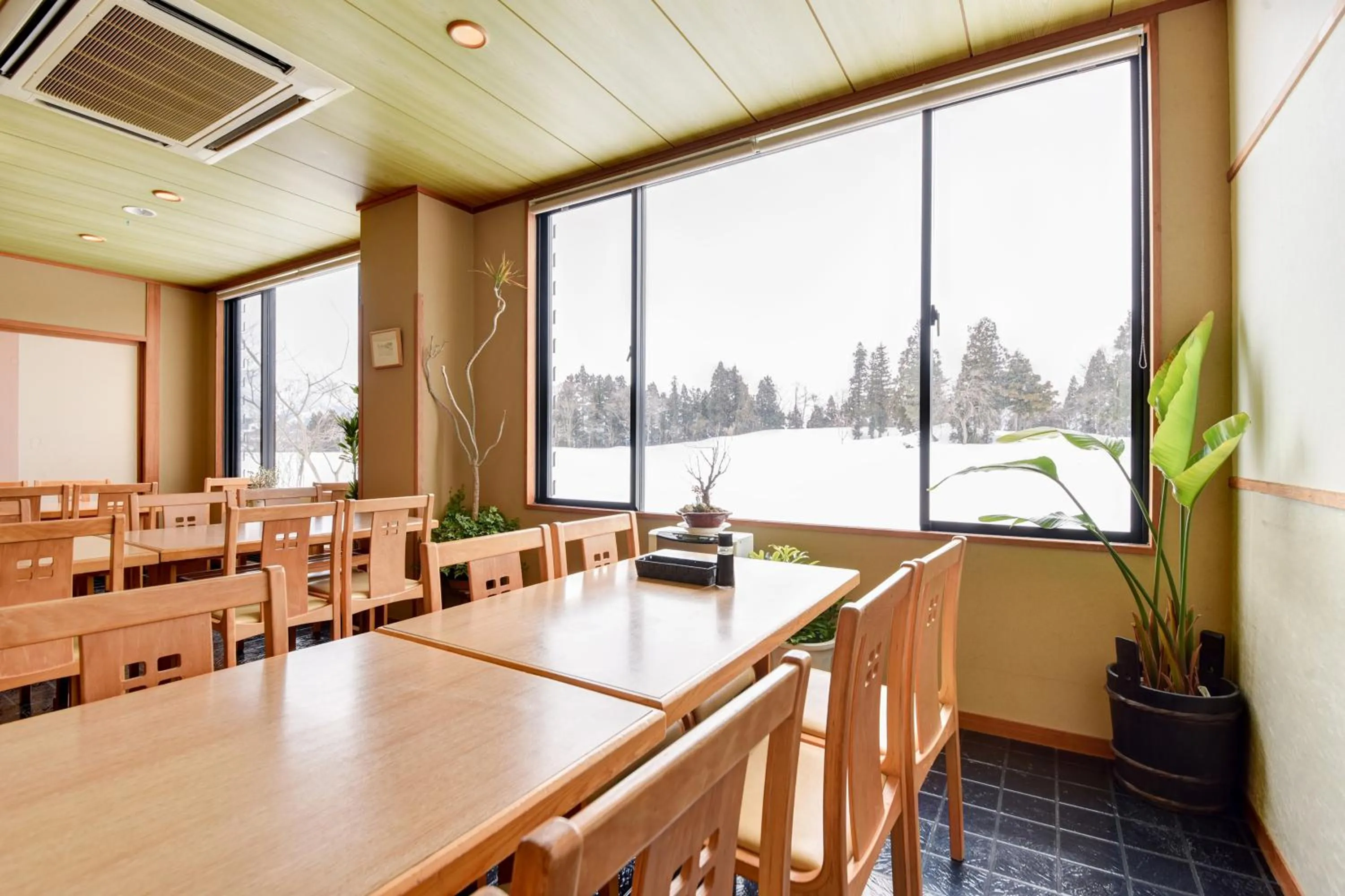 Restaurant/places to eat in Kanoe