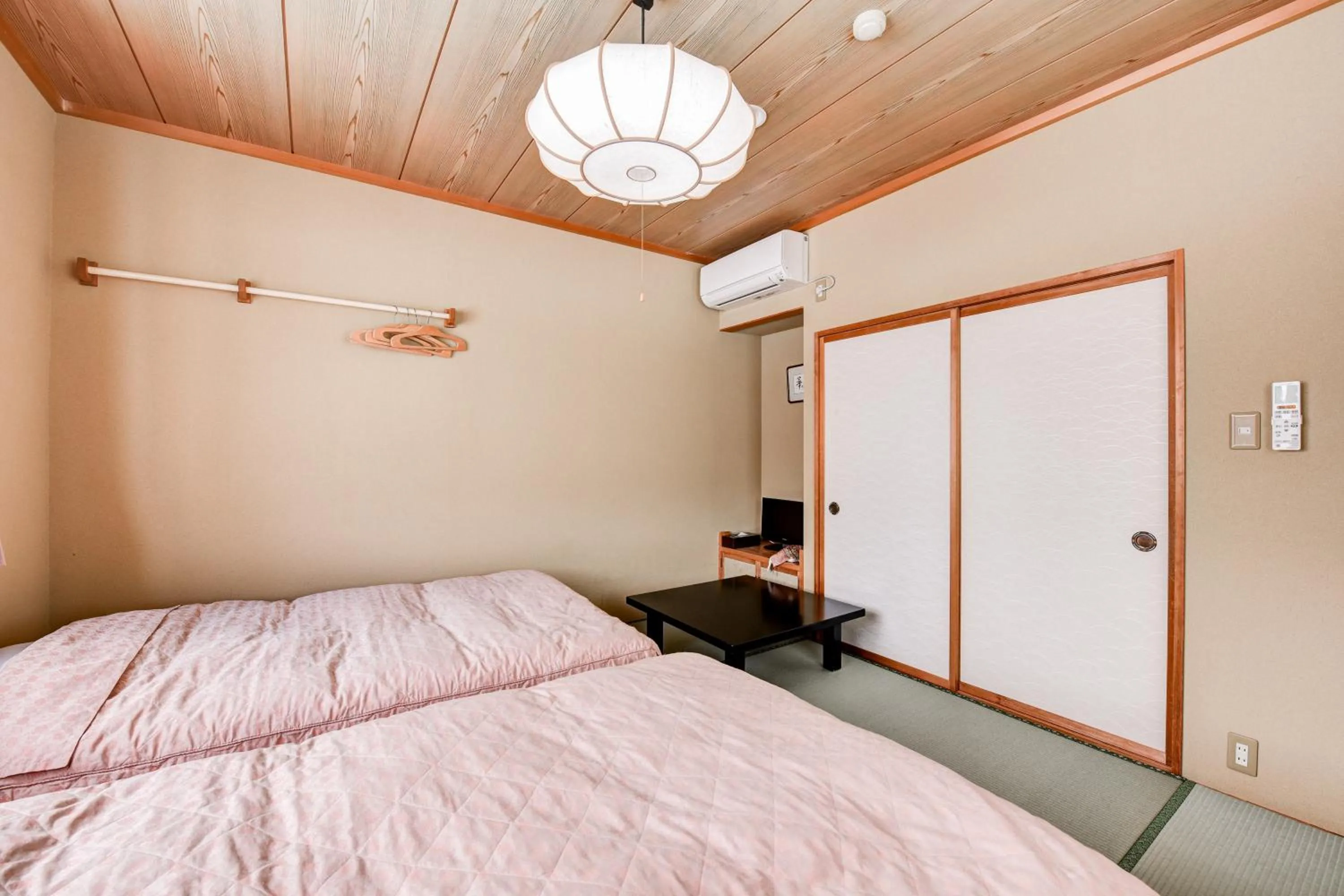 Bed in Kanoe