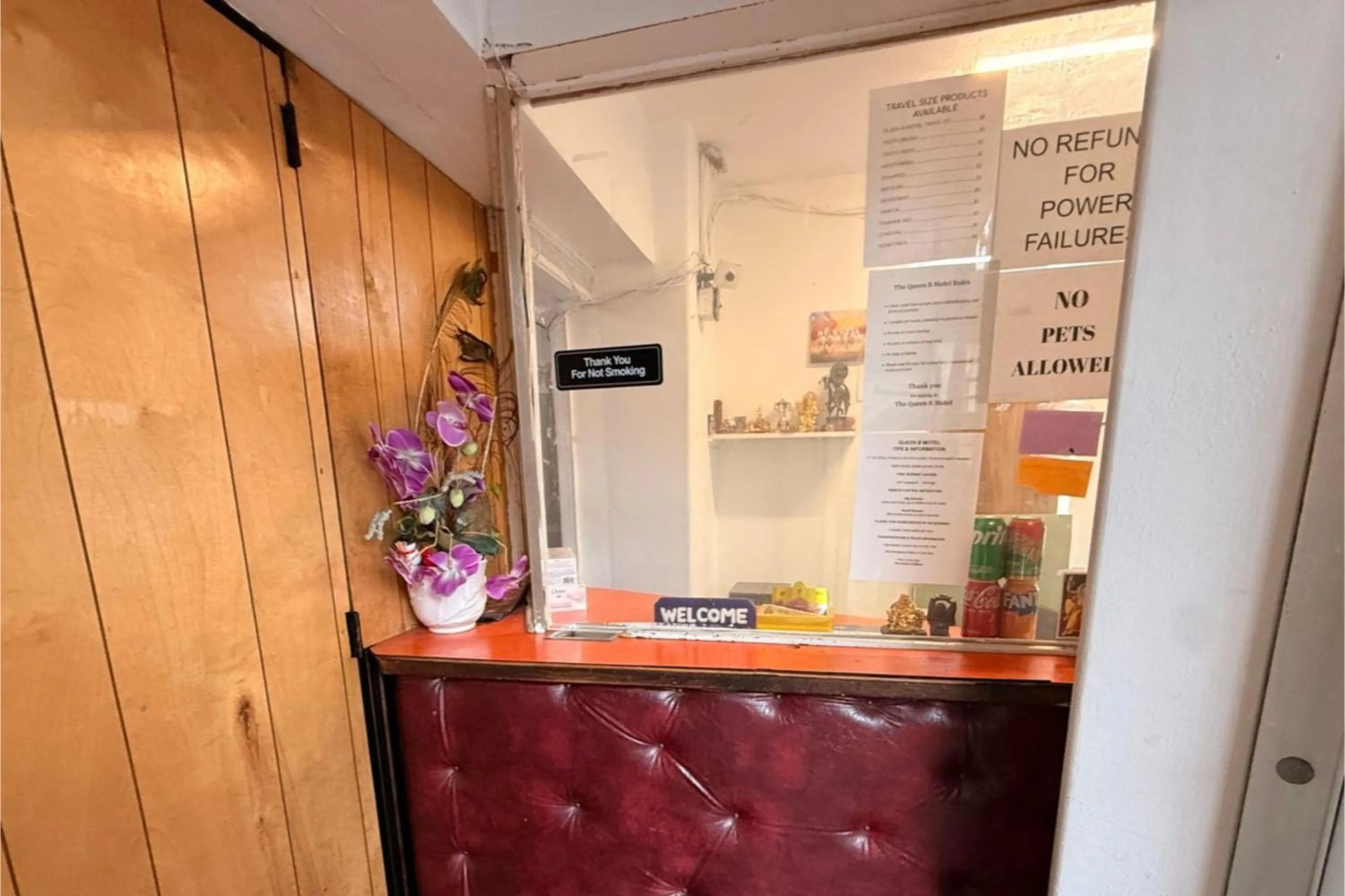 Lobby or reception in The Queen B Motel, Detroit-Warren