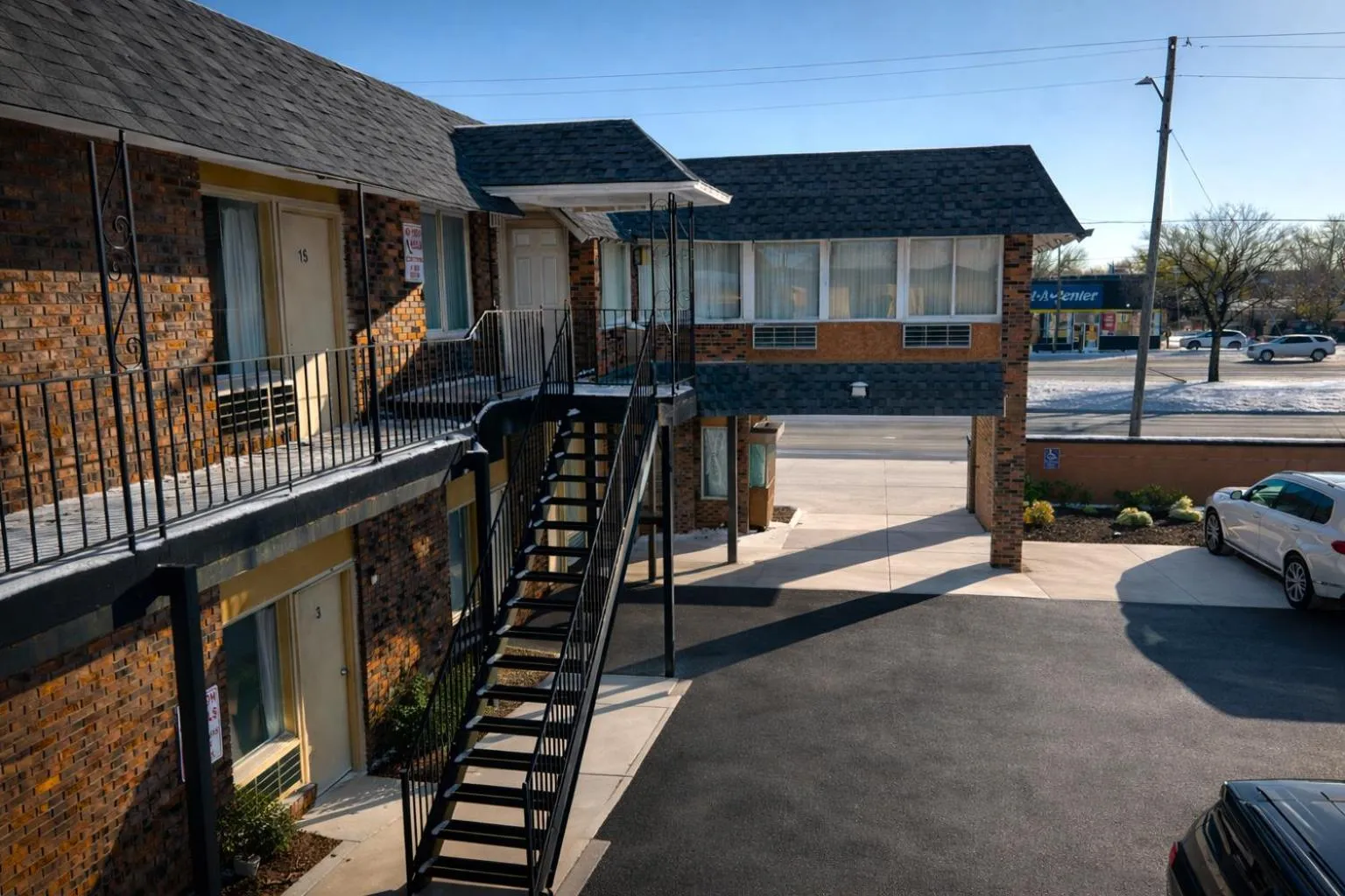 Facade/entrance in The Queen B Motel, Detroit-Warren