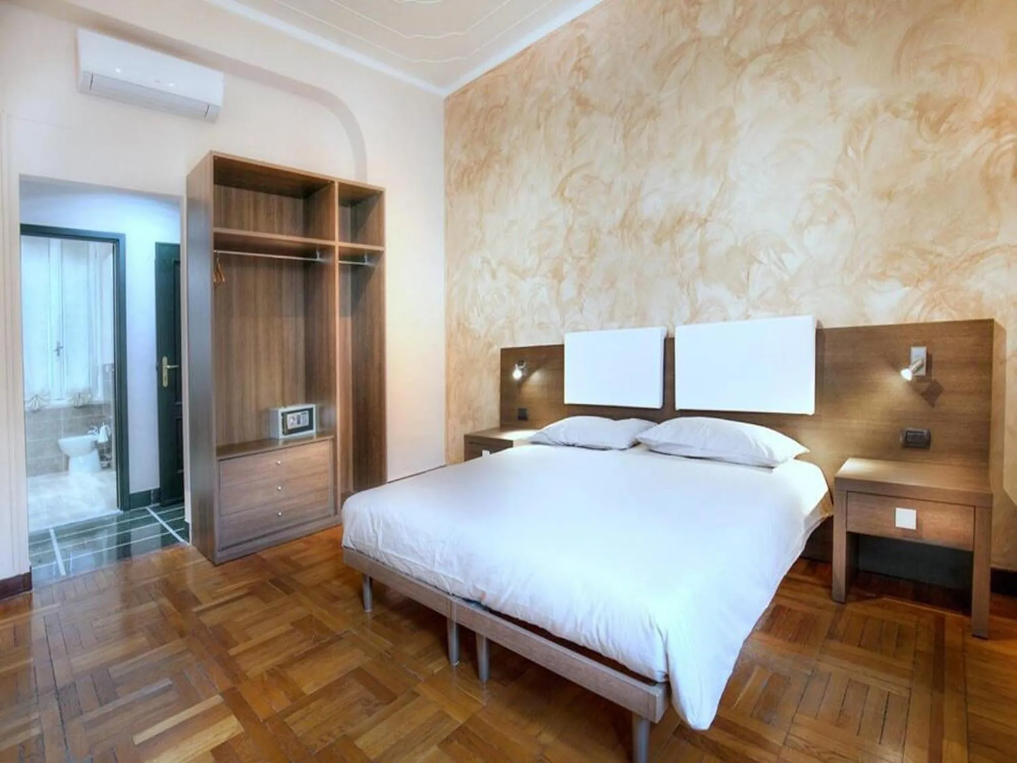 Photo of the whole room, Bed in VITTORIA ROOMS GuestHouse - the Original since 2015