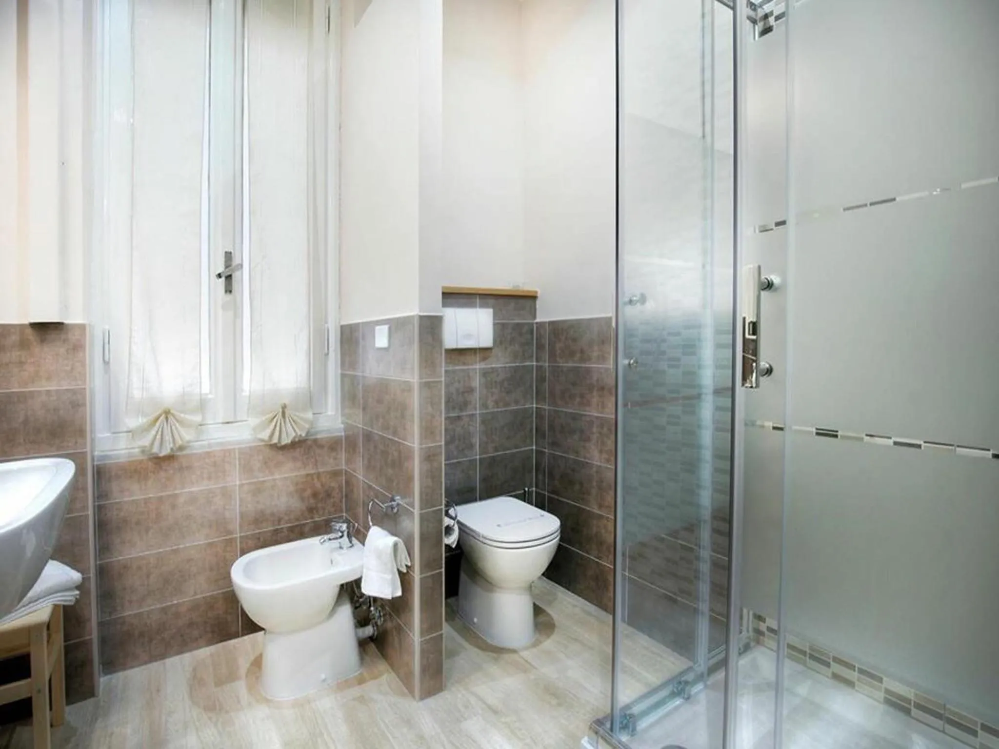 Shower in VITTORIA ROOMS GuestHouse - the Original since 2015