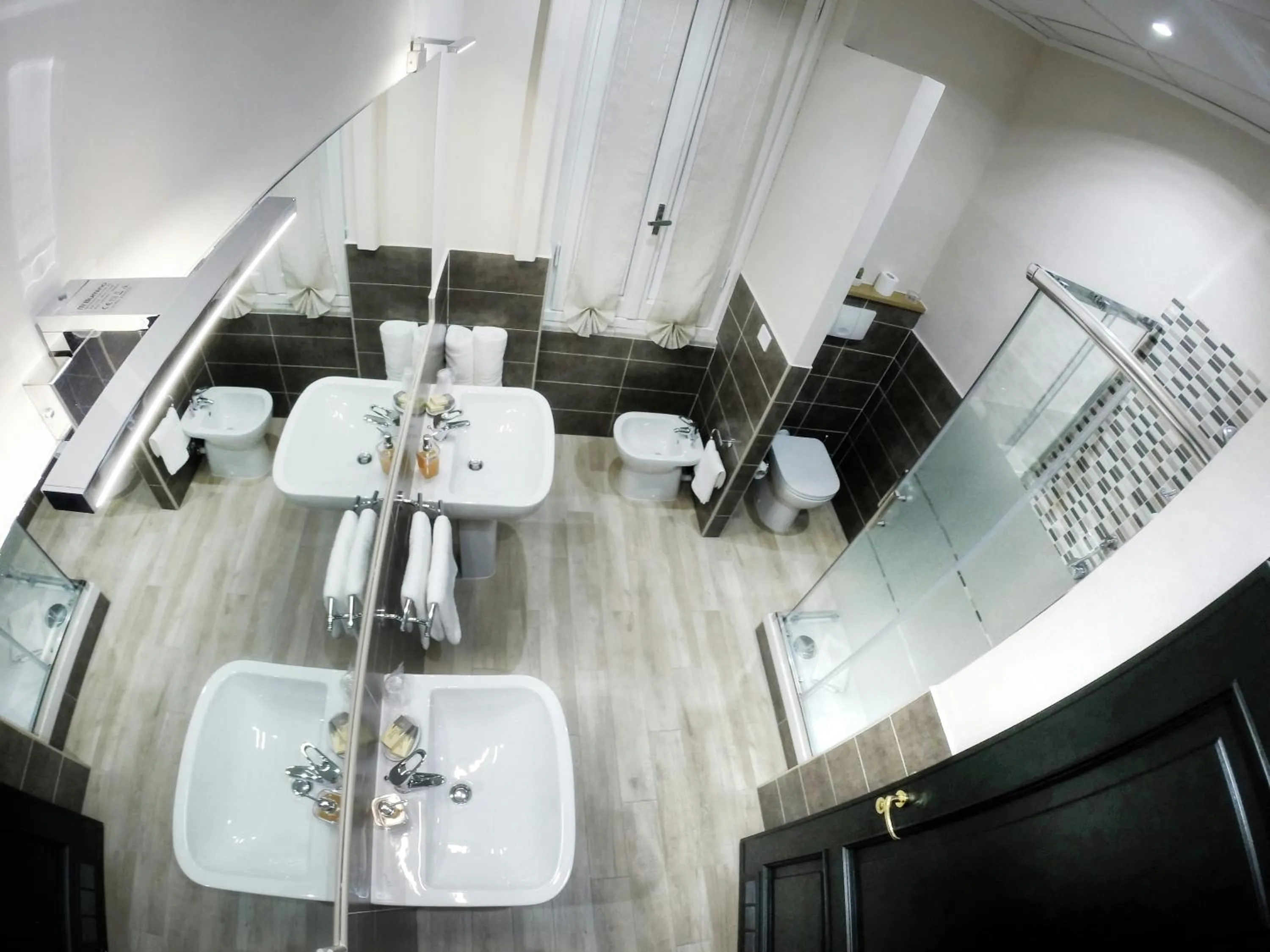 Shower in VITTORIA ROOMS GuestHouse - the Original since 2015