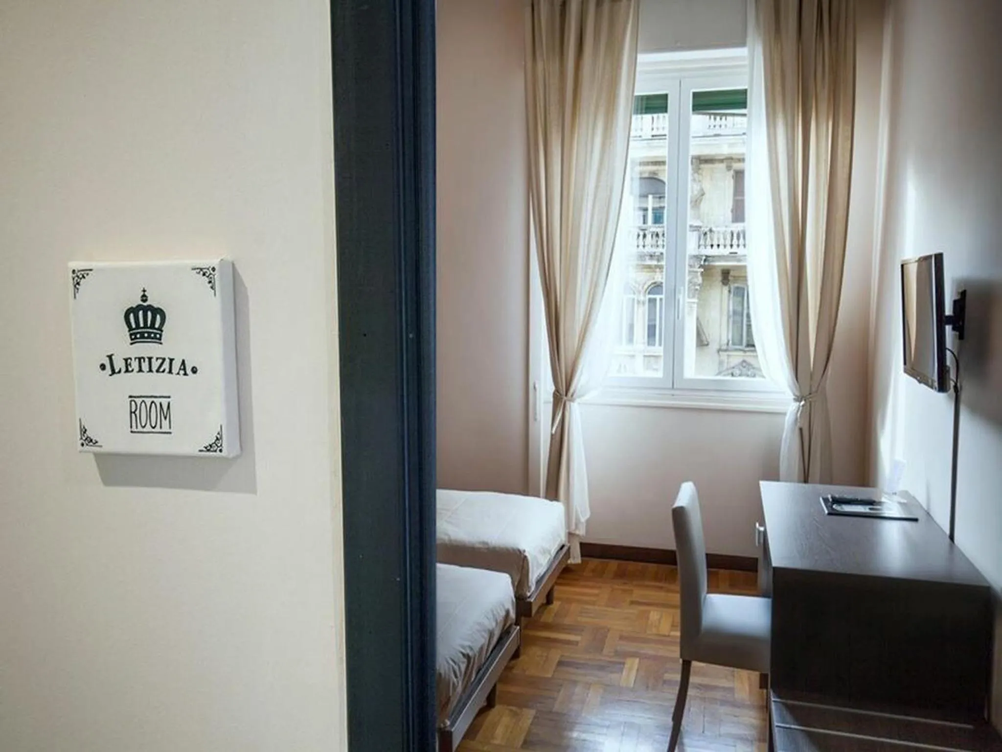 Decorative detail in VITTORIA ROOMS GuestHouse - the Original since 2015