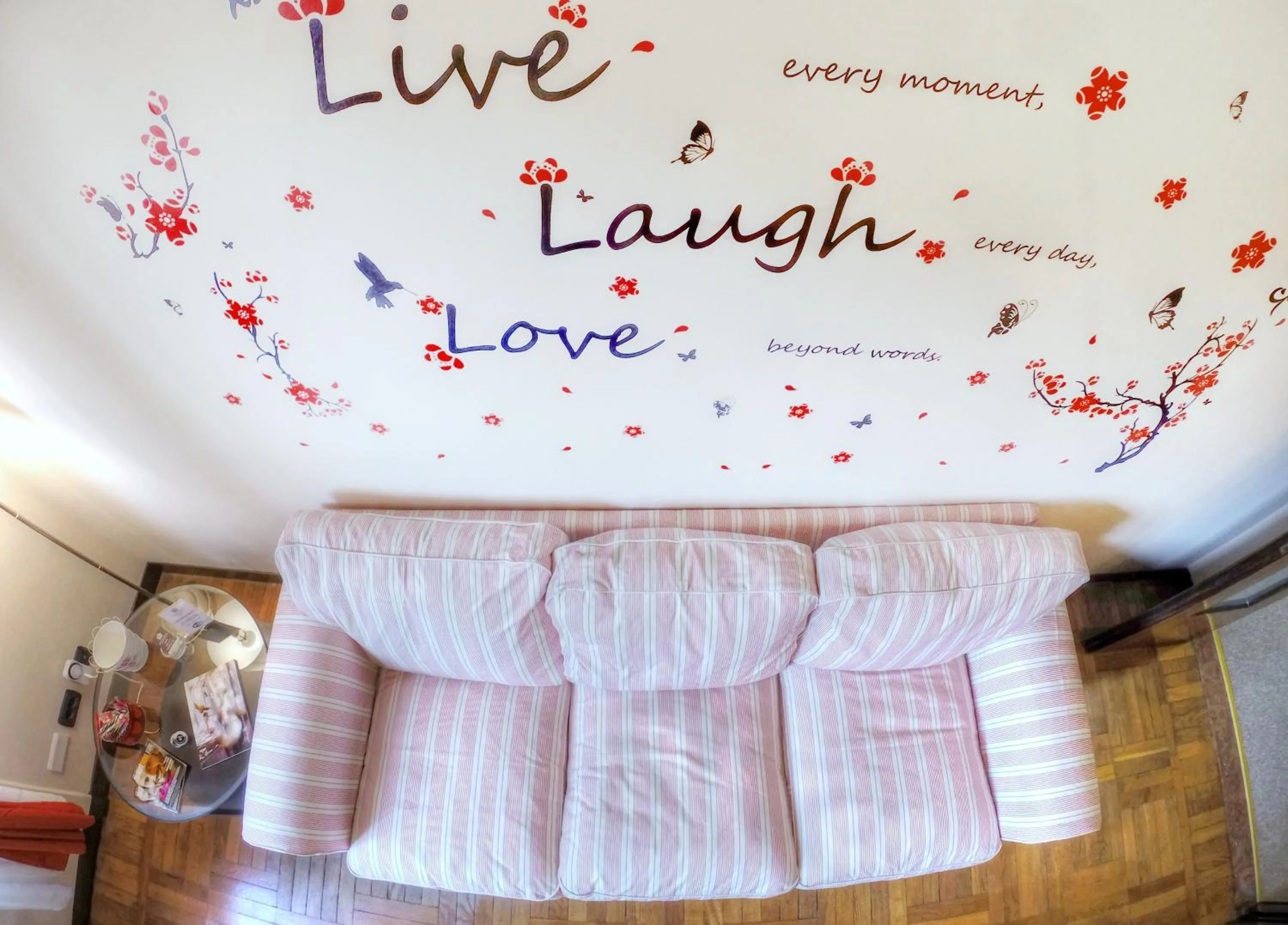 Communal lounge/ TV room, Bed in VITTORIA ROOMS GuestHouse - the Original since 2015
