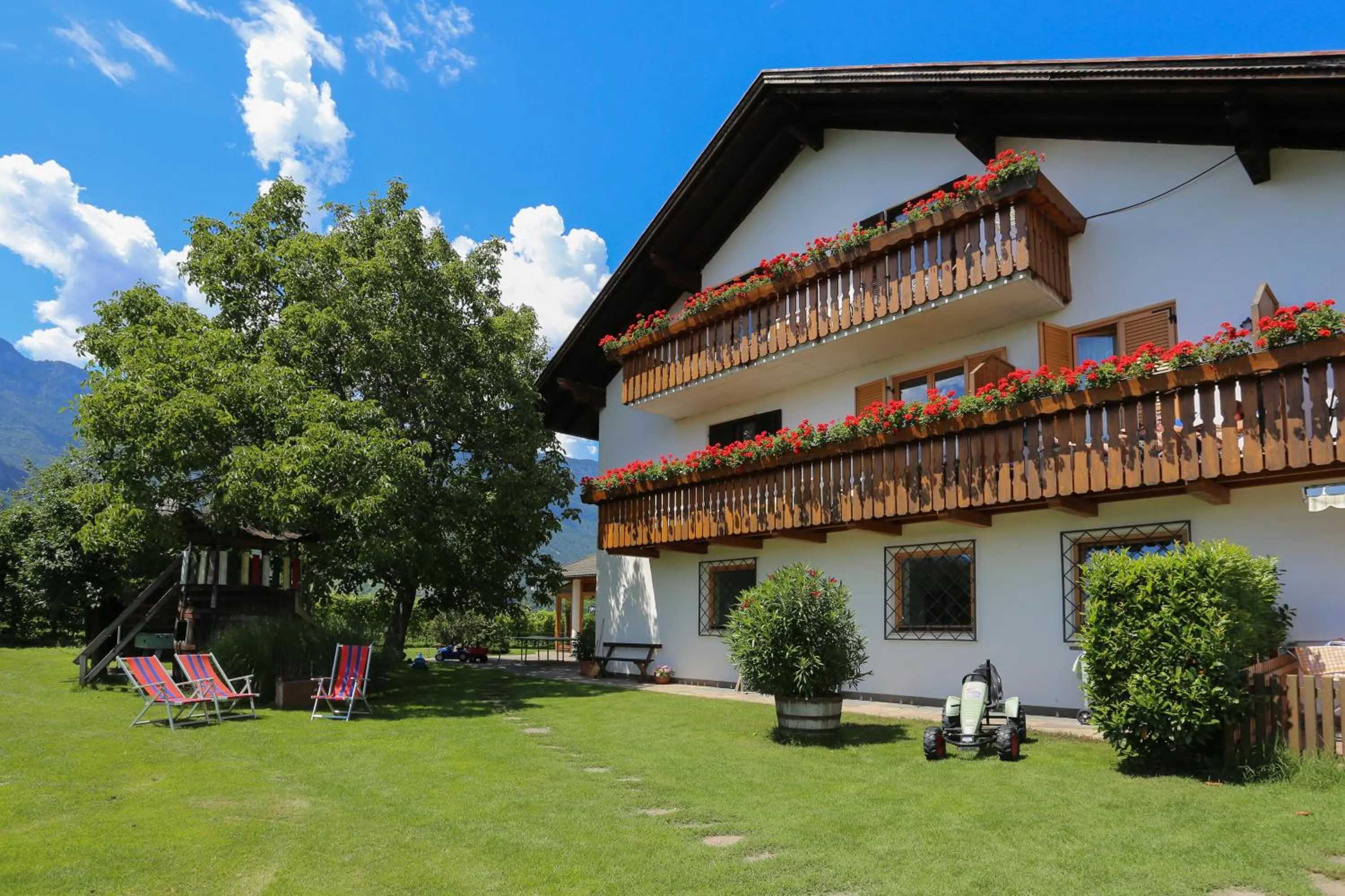 Property building in Appartements Weisshauserhof