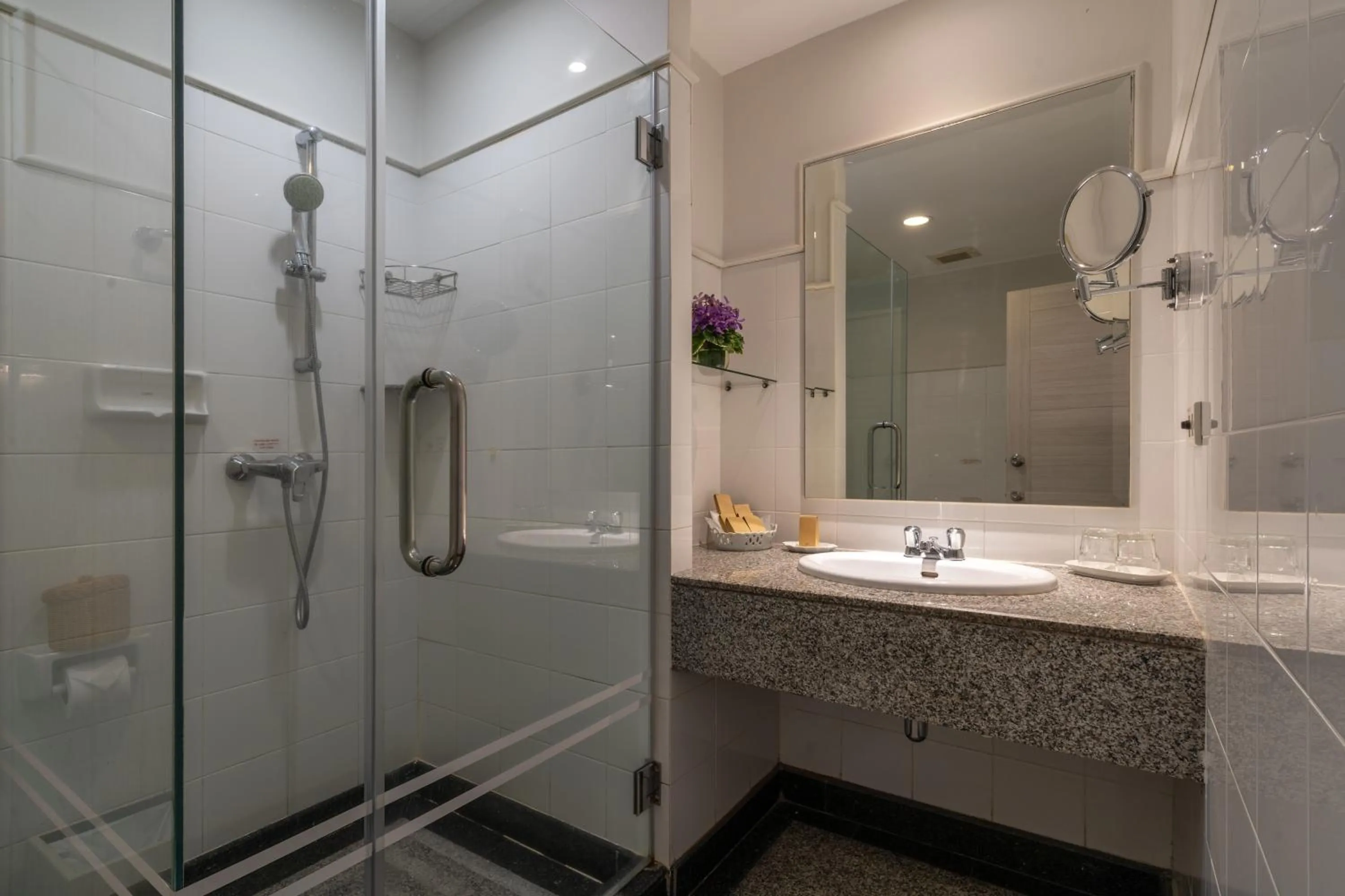 Shower in Classic Kameo Hotel and Serviced Apartments, Sriracha