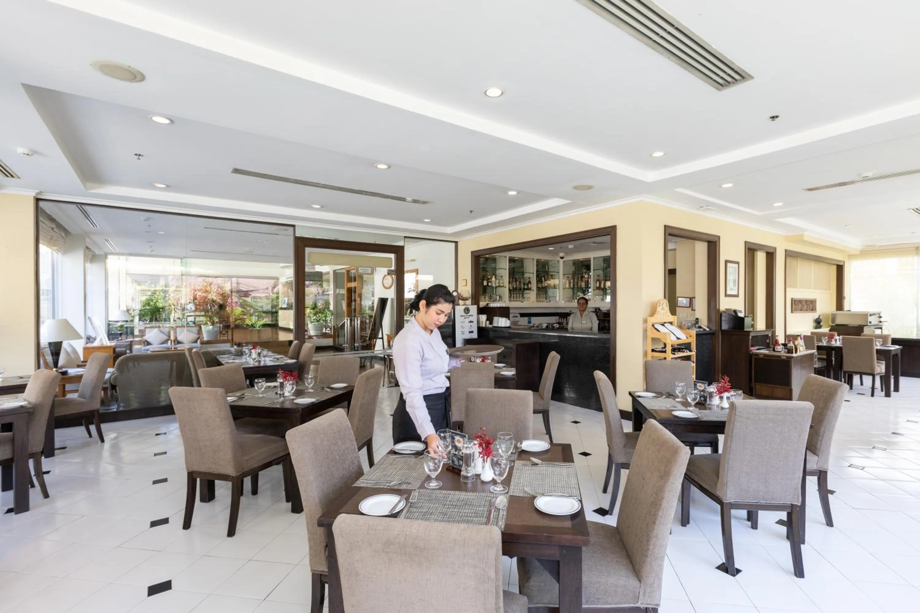 Restaurant/places to eat in Classic Kameo Hotel and Serviced Apartments, Sriracha
