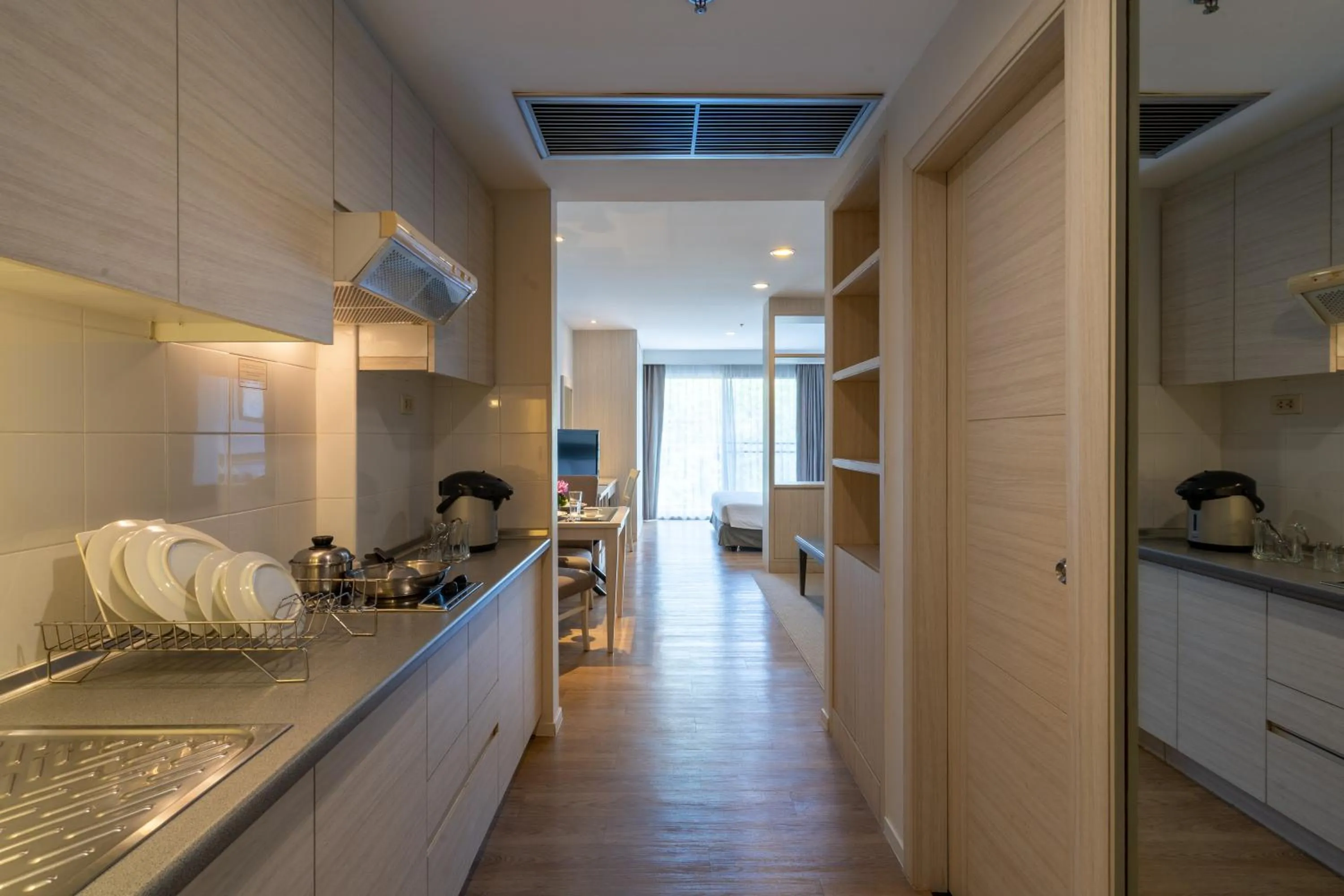 Kitchen or kitchenette in Classic Kameo Hotel and Serviced Apartments, Sriracha