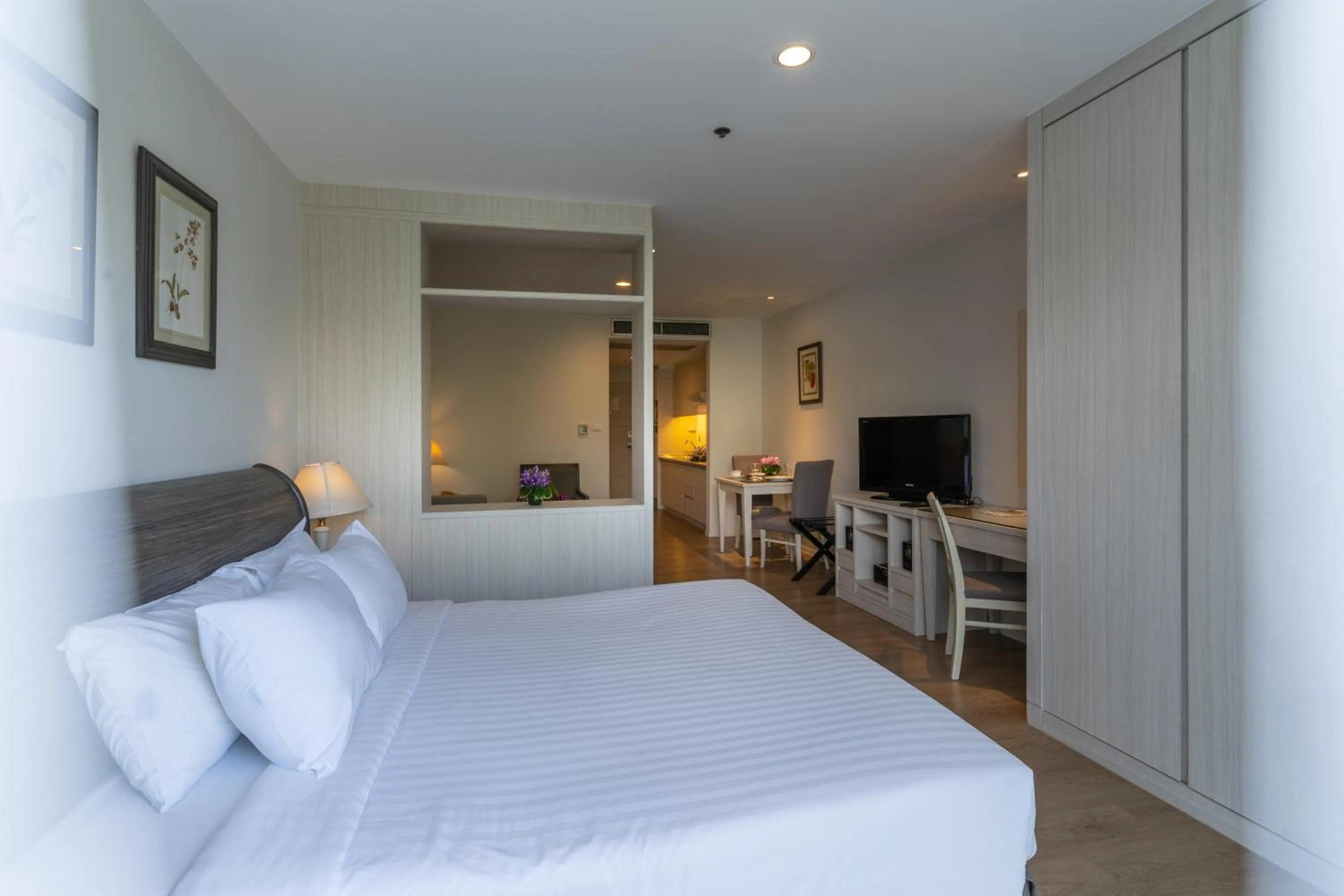 Bed in Classic Kameo Hotel and Serviced Apartments, Sriracha