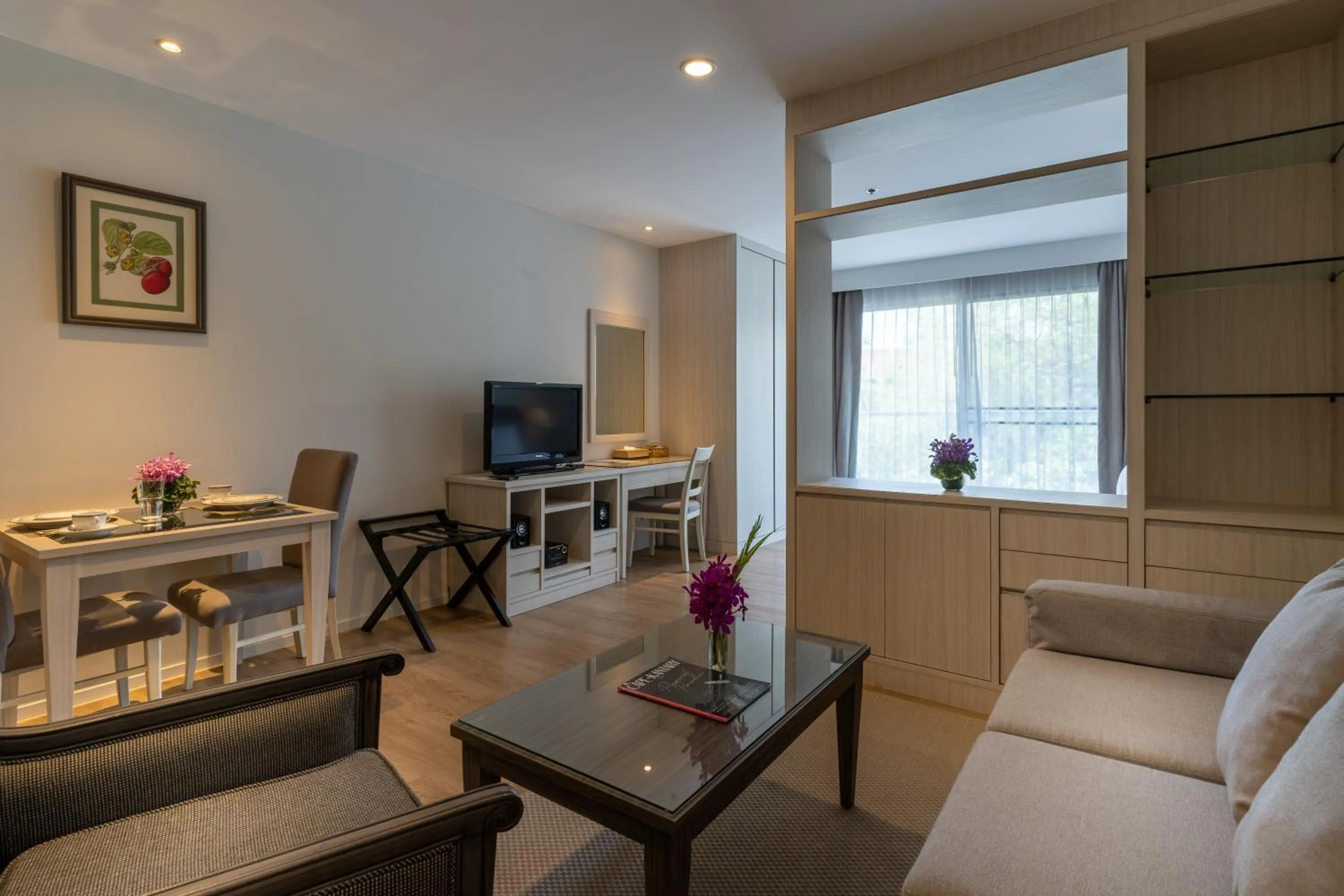 TV and multimedia in Classic Kameo Hotel and Serviced Apartments, Sriracha