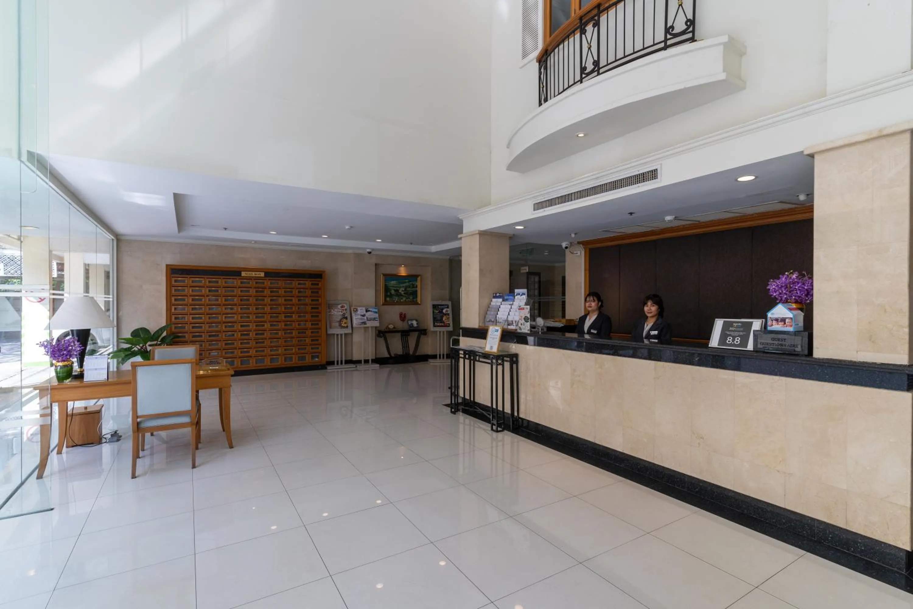 Lobby or reception in Classic Kameo Hotel and Serviced Apartments, Sriracha