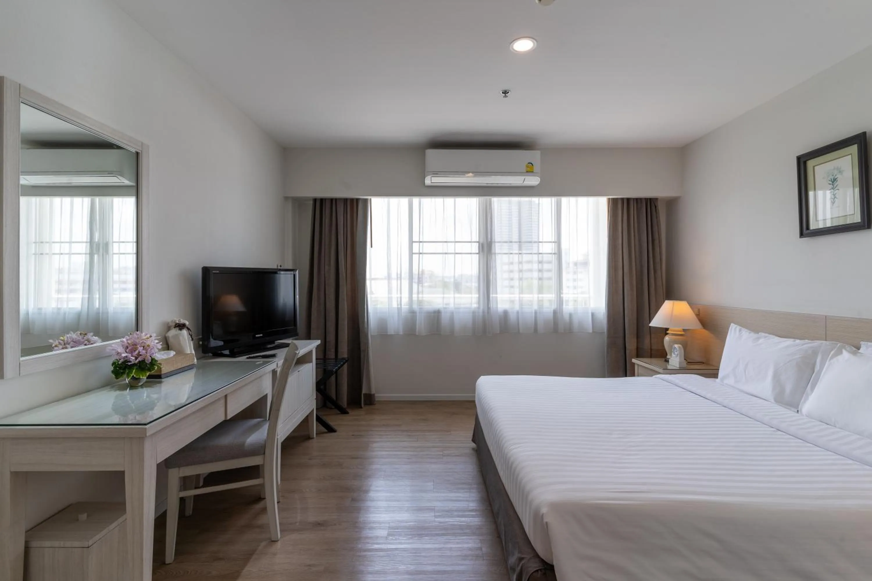 Bed in Classic Kameo Hotel and Serviced Apartments, Sriracha