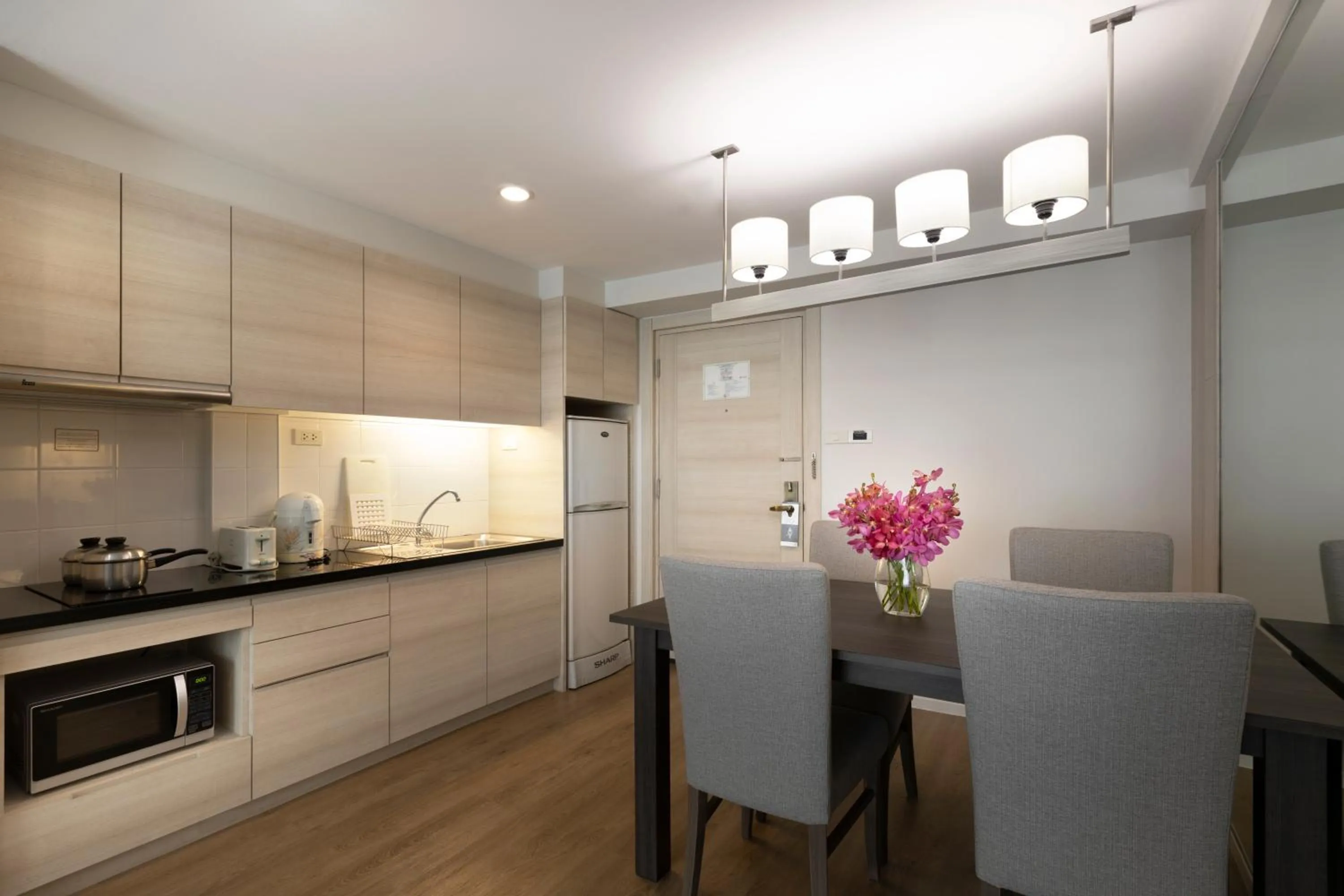 Kitchen or kitchenette in Classic Kameo Hotel and Serviced Apartments, Sriracha