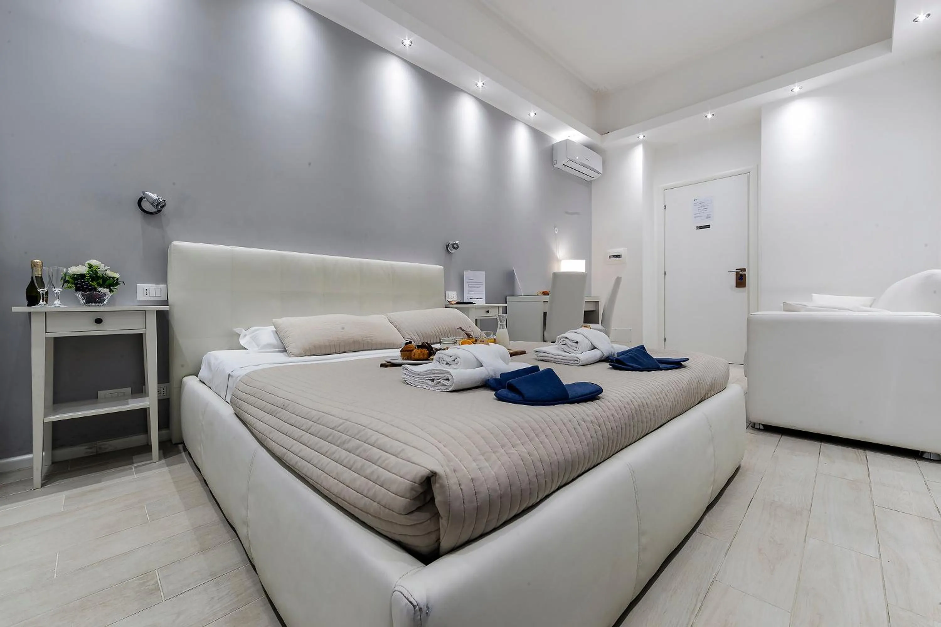 Bed in Grand Tour Rome Suites - Liberty Collection