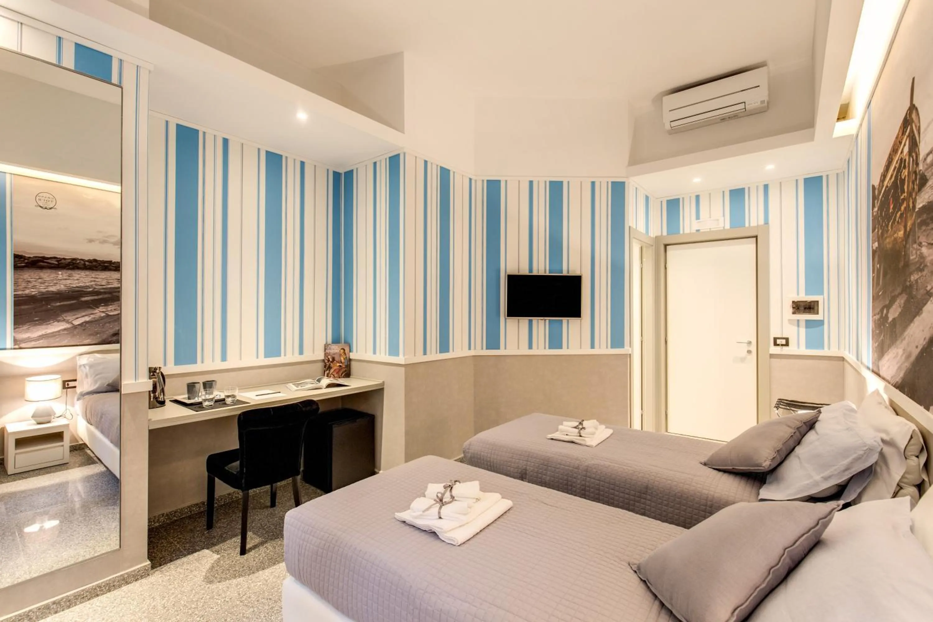 Photo of the whole room in Grand Tour Rome Suites - Liberty Collection