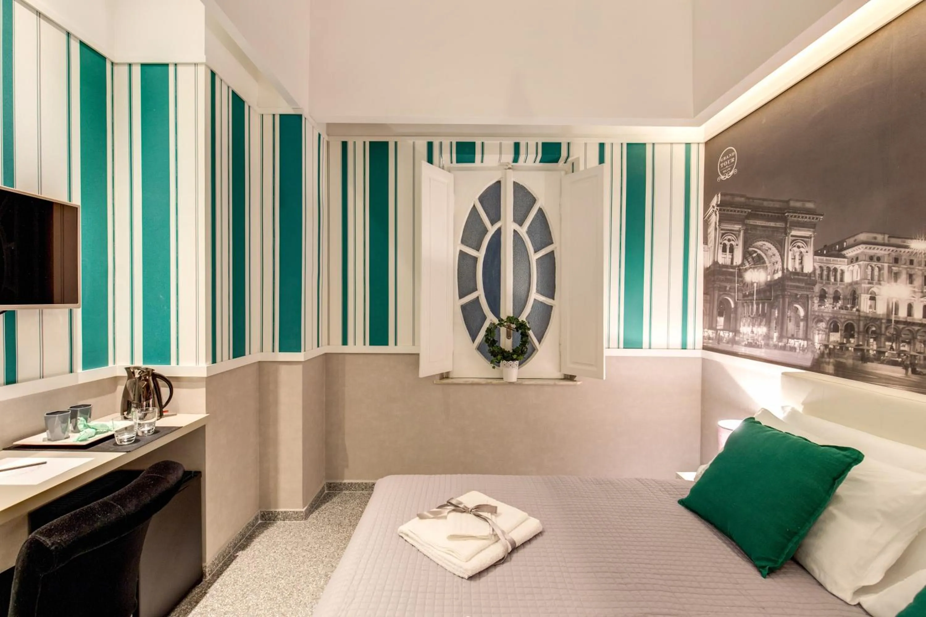 Photo of the whole room, Bed in Grand Tour Rome Suites - Liberty Collection