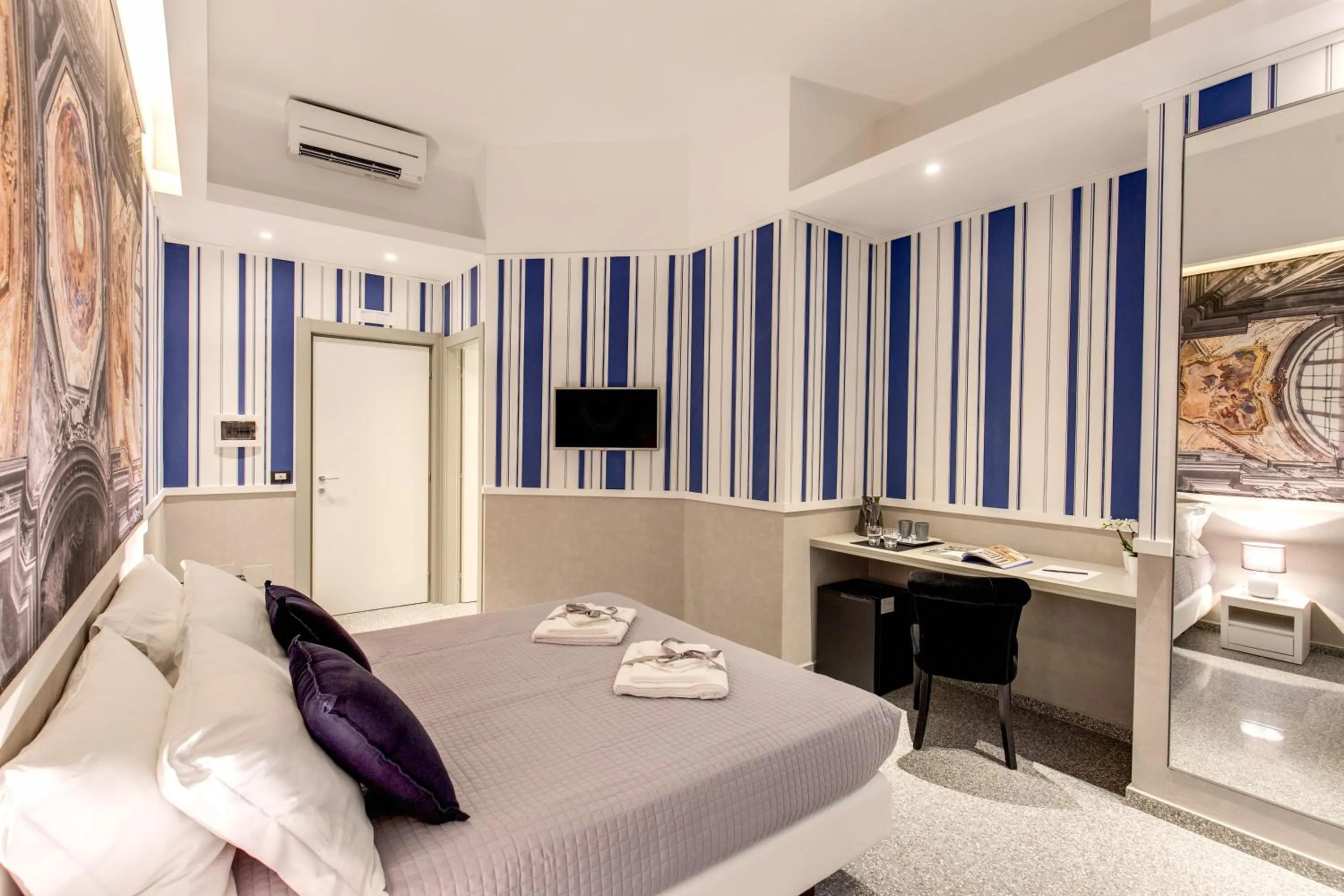 Photo of the whole room, Bed in Grand Tour Rome Suites - Liberty Collection