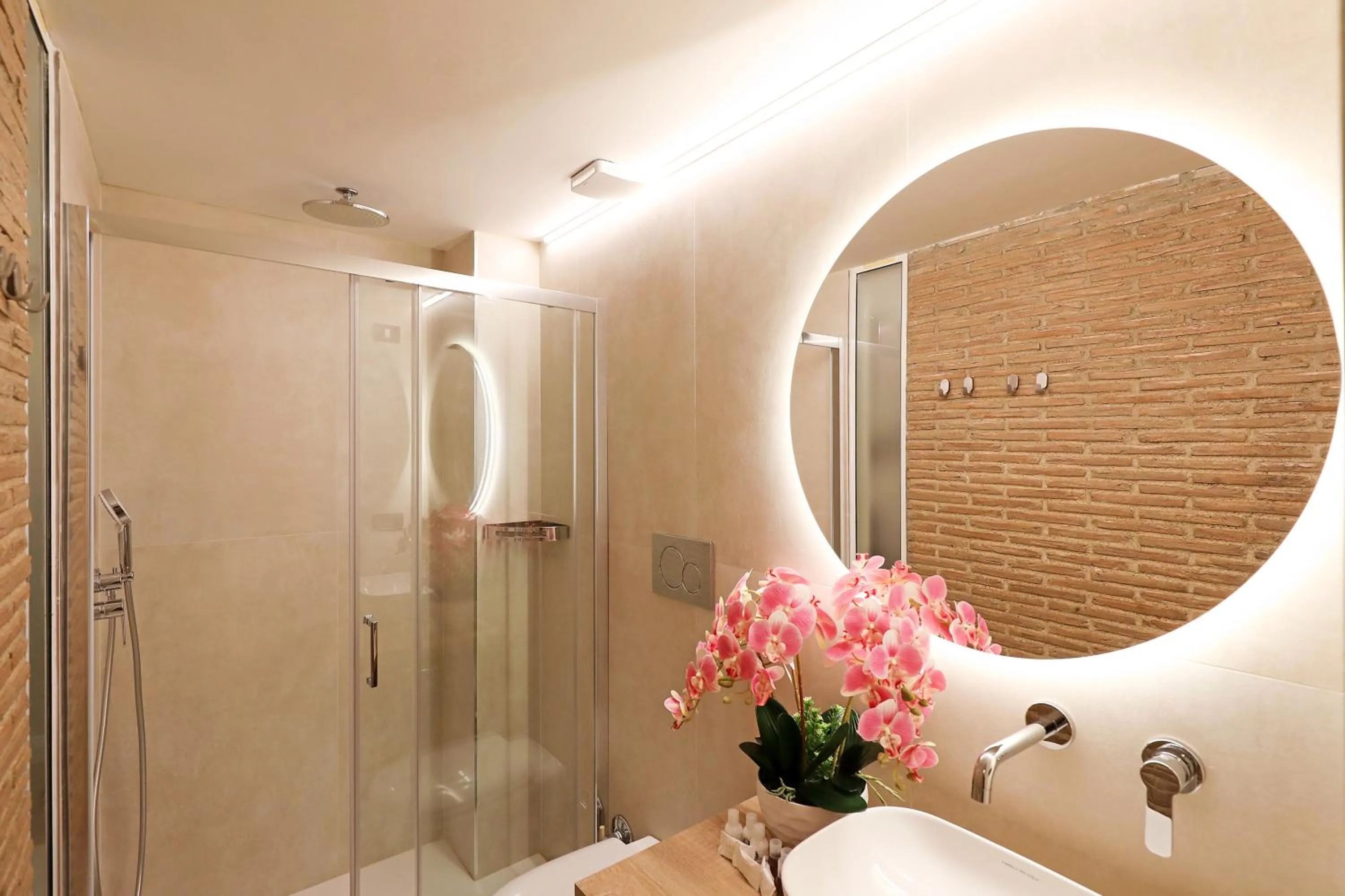 Shower in Grand Tour Rome Suites - Liberty Collection