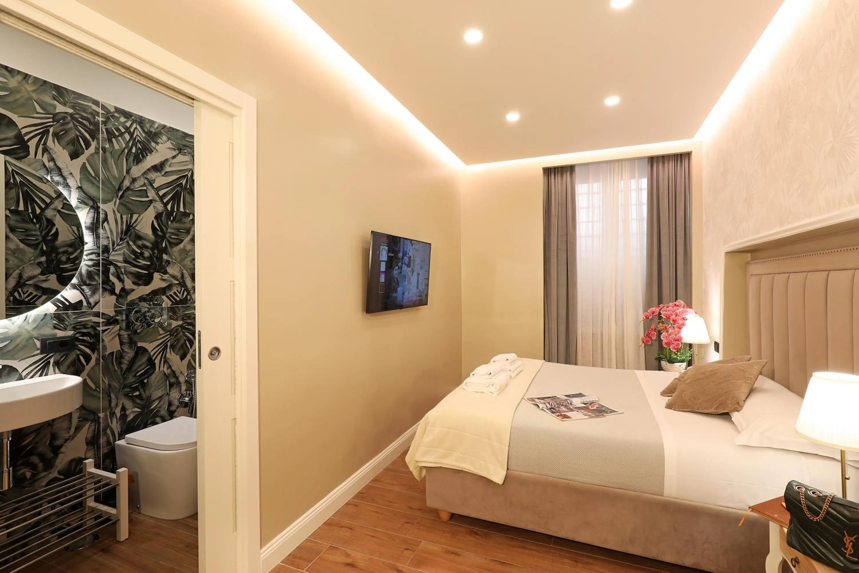 Decorative detail, Bed in Grand Tour Rome Suites - Liberty Collection