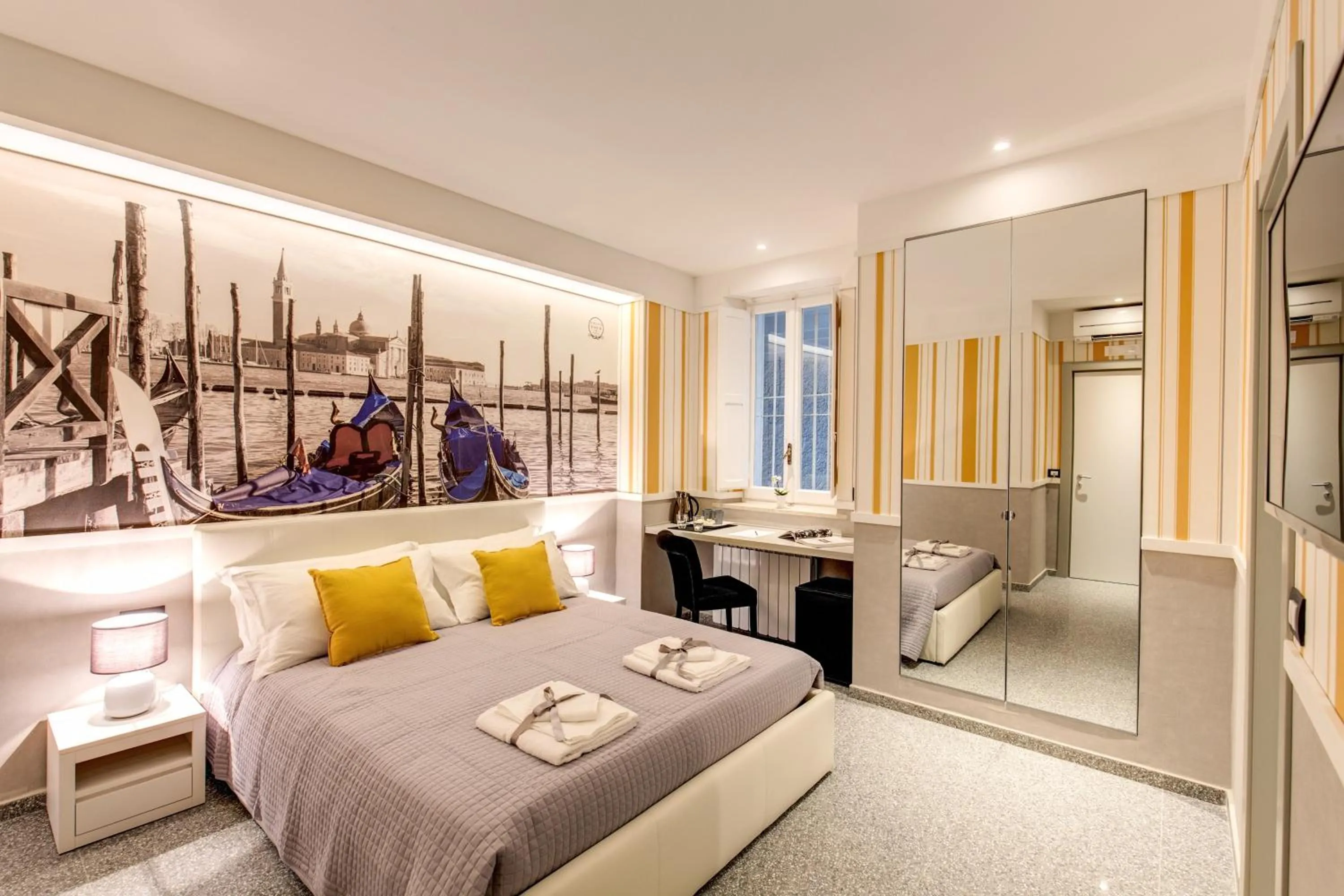 Deluxe Double or Twin Room in Grand Tour Rome Suites - Liberty Collection
