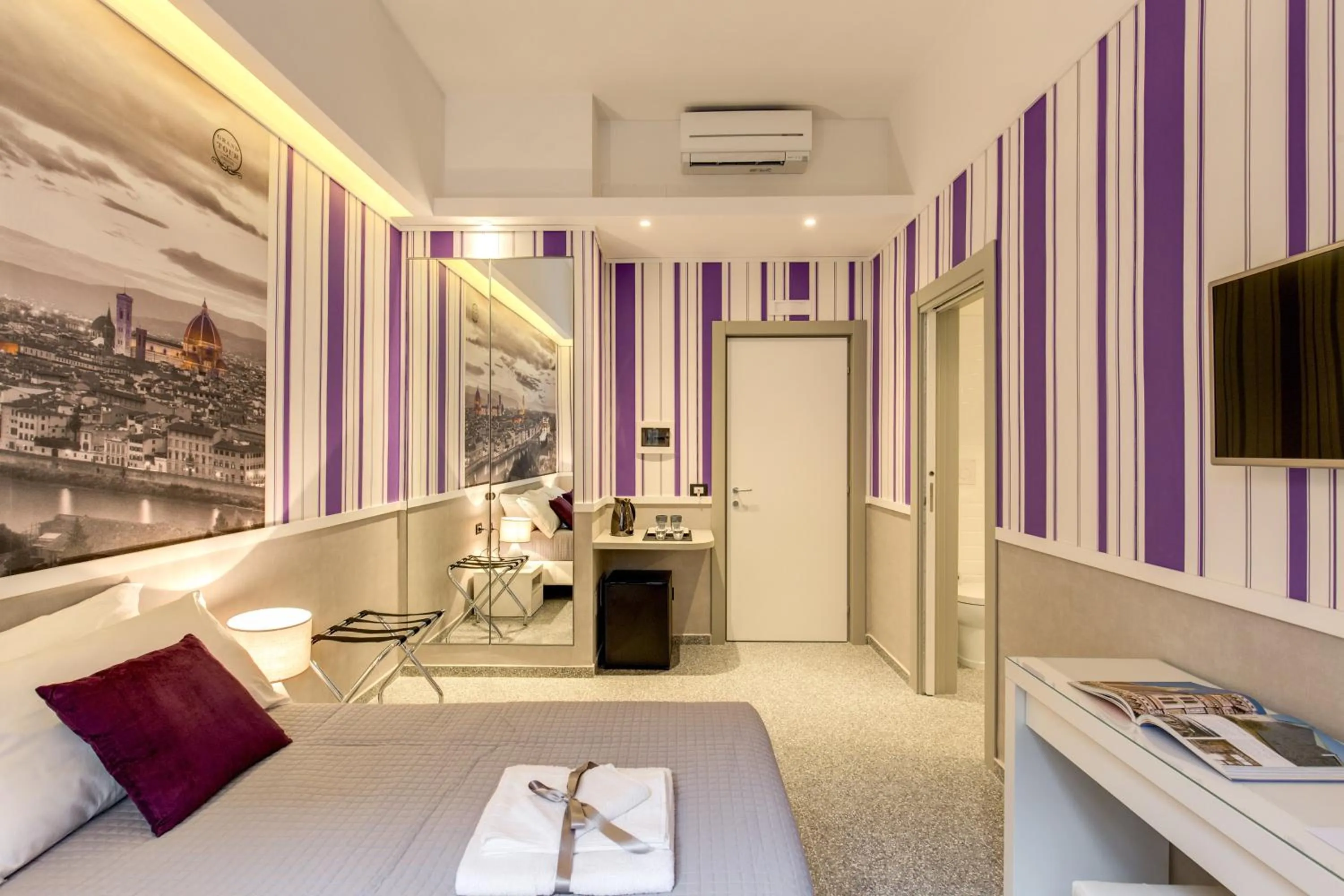 Photo of the whole room in Grand Tour Rome Suites - Liberty Collection