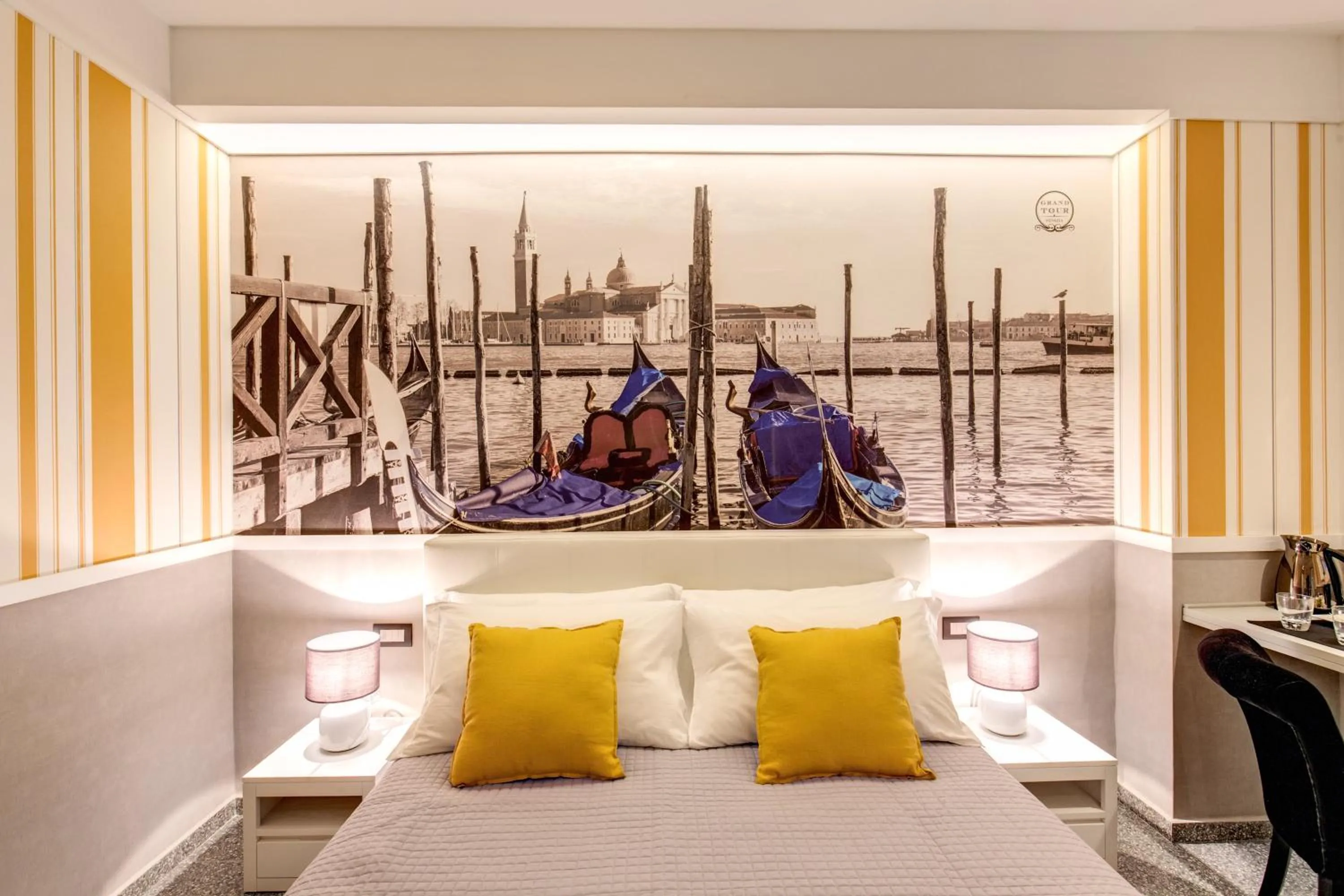 Other, Bed in Grand Tour Rome Suites - Liberty Collection