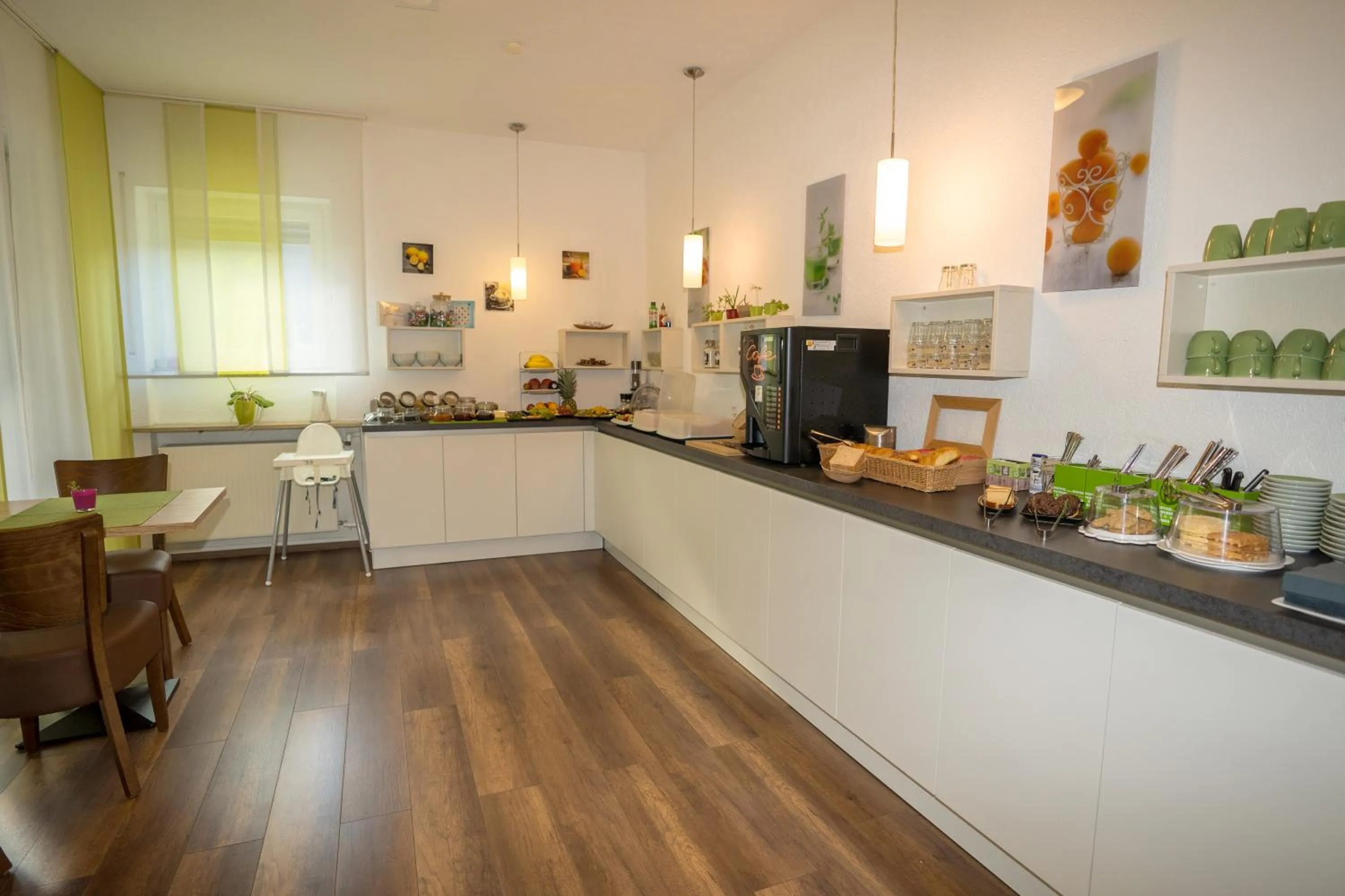 Breakfast in B&B Outlet Hotel - Metzingen - Bad Urach - Free Parking