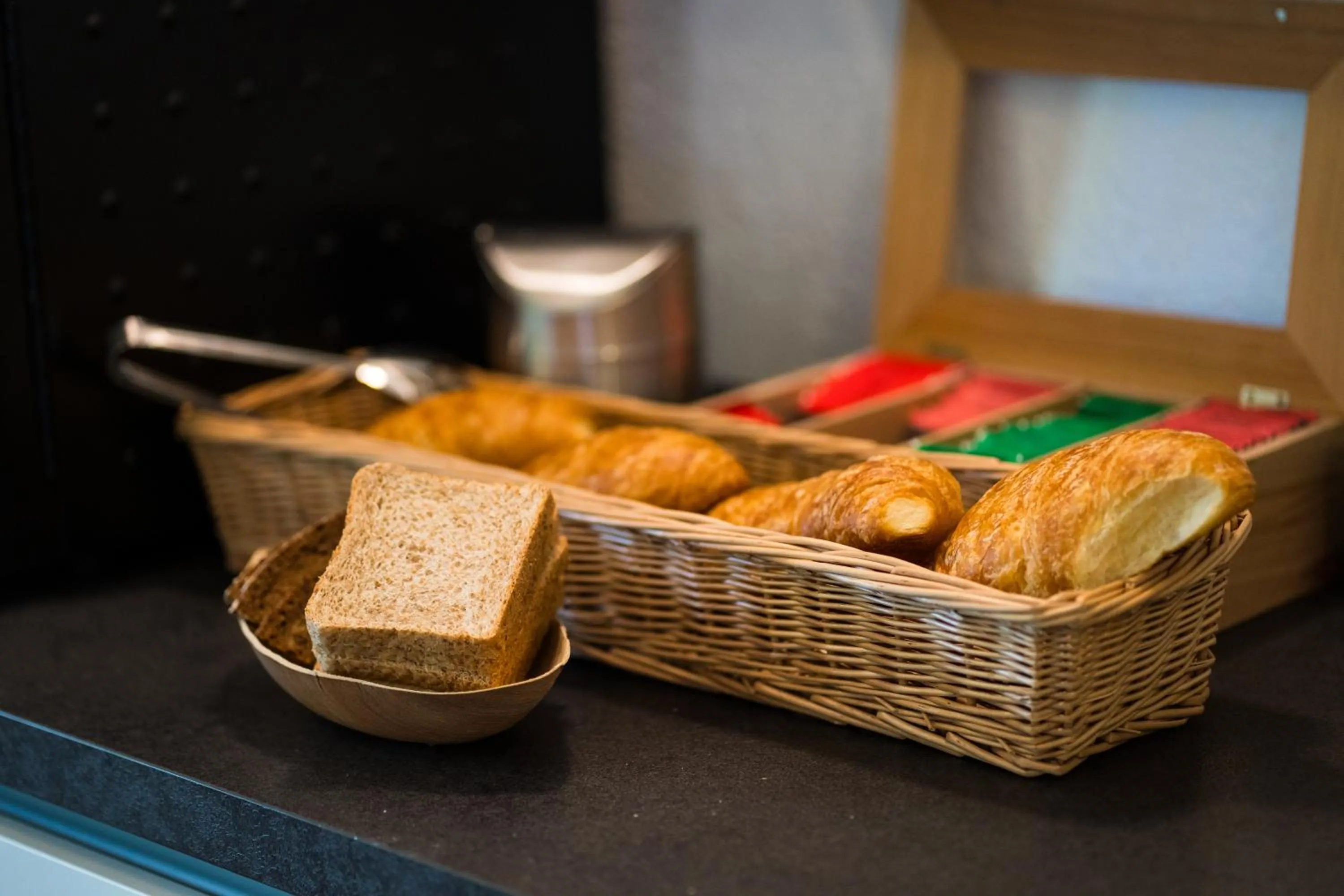 Breakfast in B&B Outlet Hotel - Metzingen - Bad Urach - Free Parking