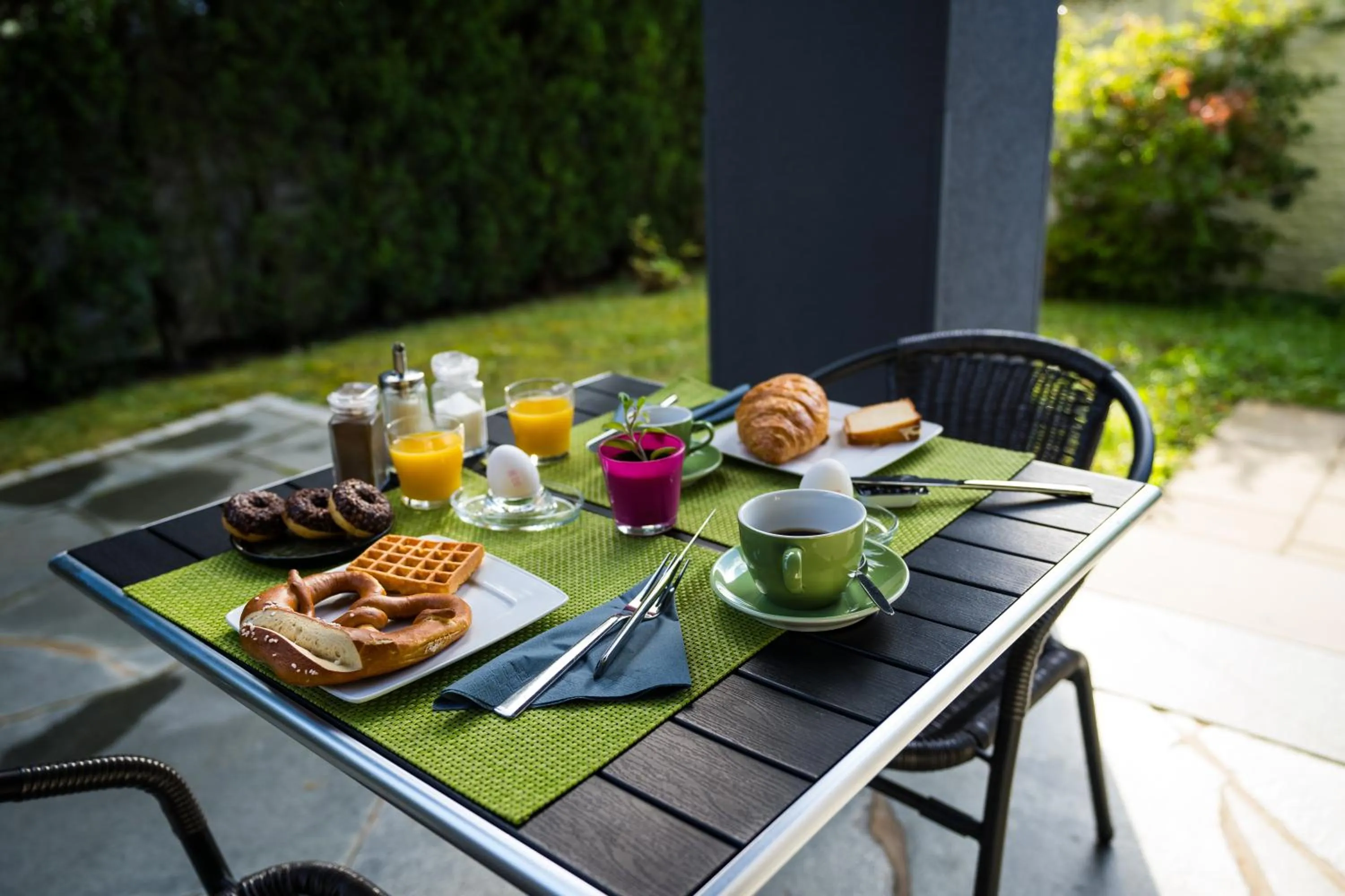 Breakfast in B&B Outlet Hotel - Metzingen - Bad Urach - Free Parking
