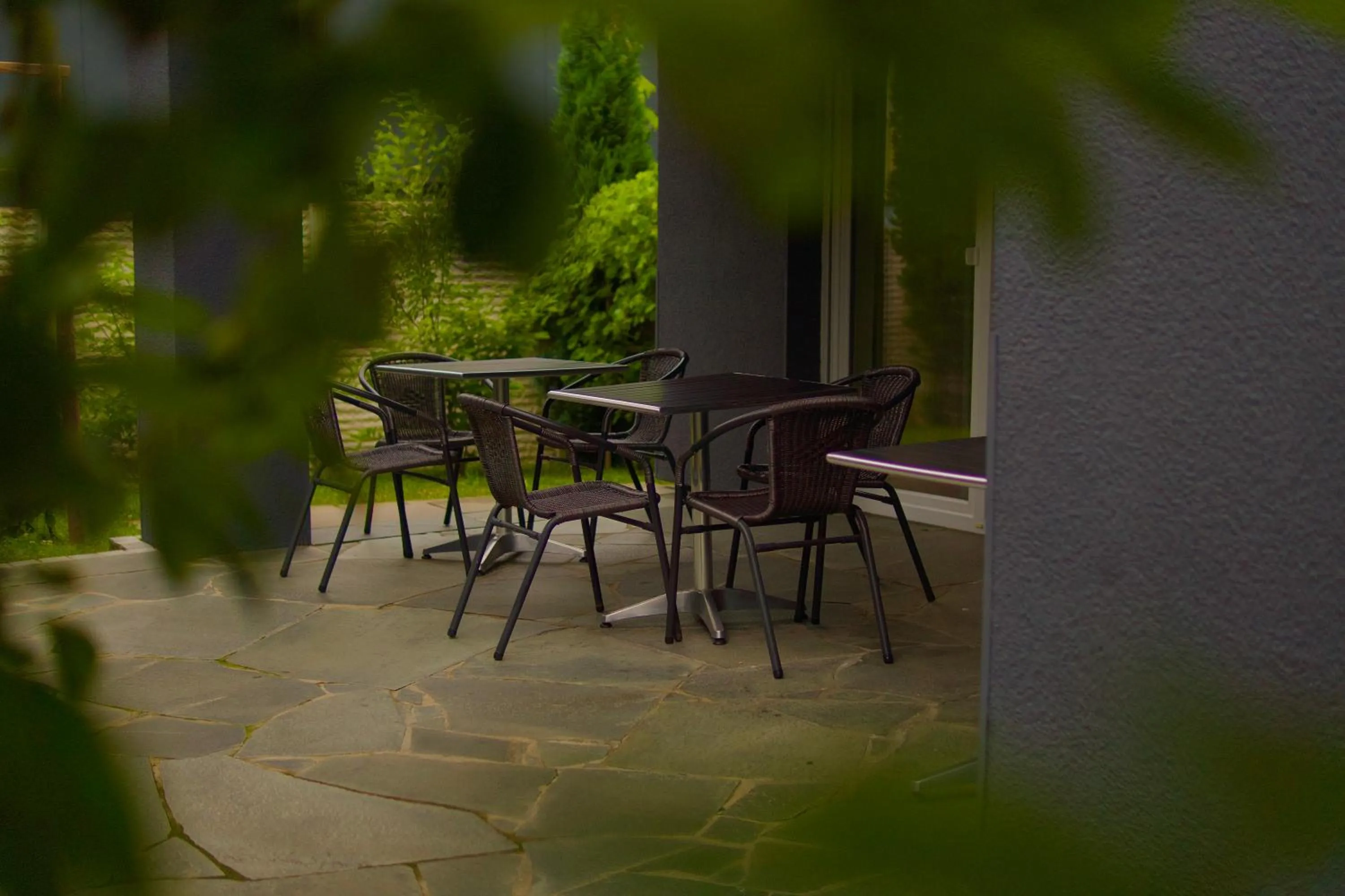 Patio in B&B Outlet Hotel - Metzingen - Bad Urach - Free Parking