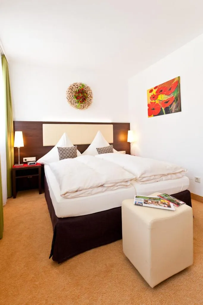 Bedroom, Bed in Hotel-Gasthof zur Sonne