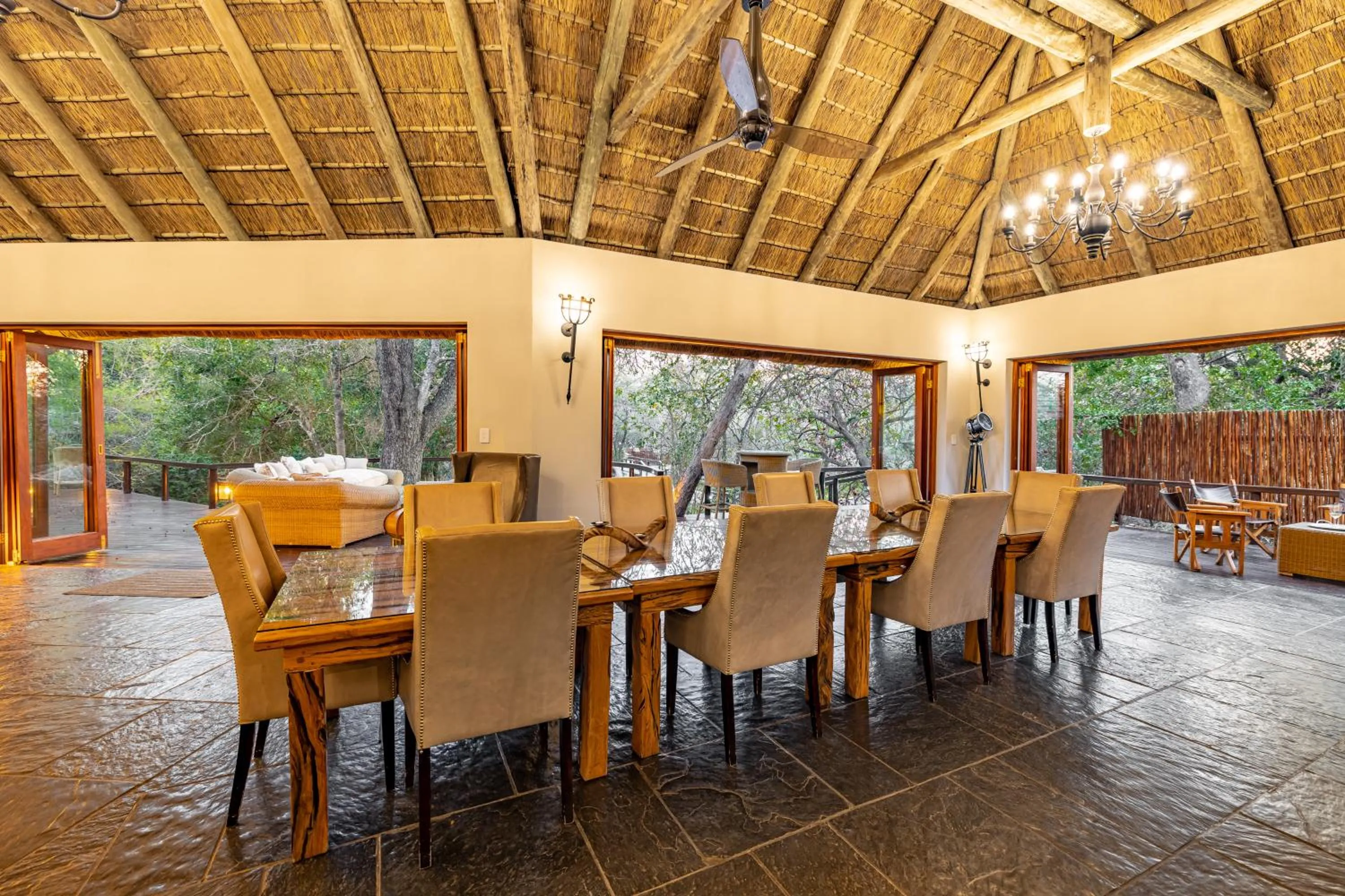 Restaurant/places to eat in Kusudalweni Safari Lodge and Spa