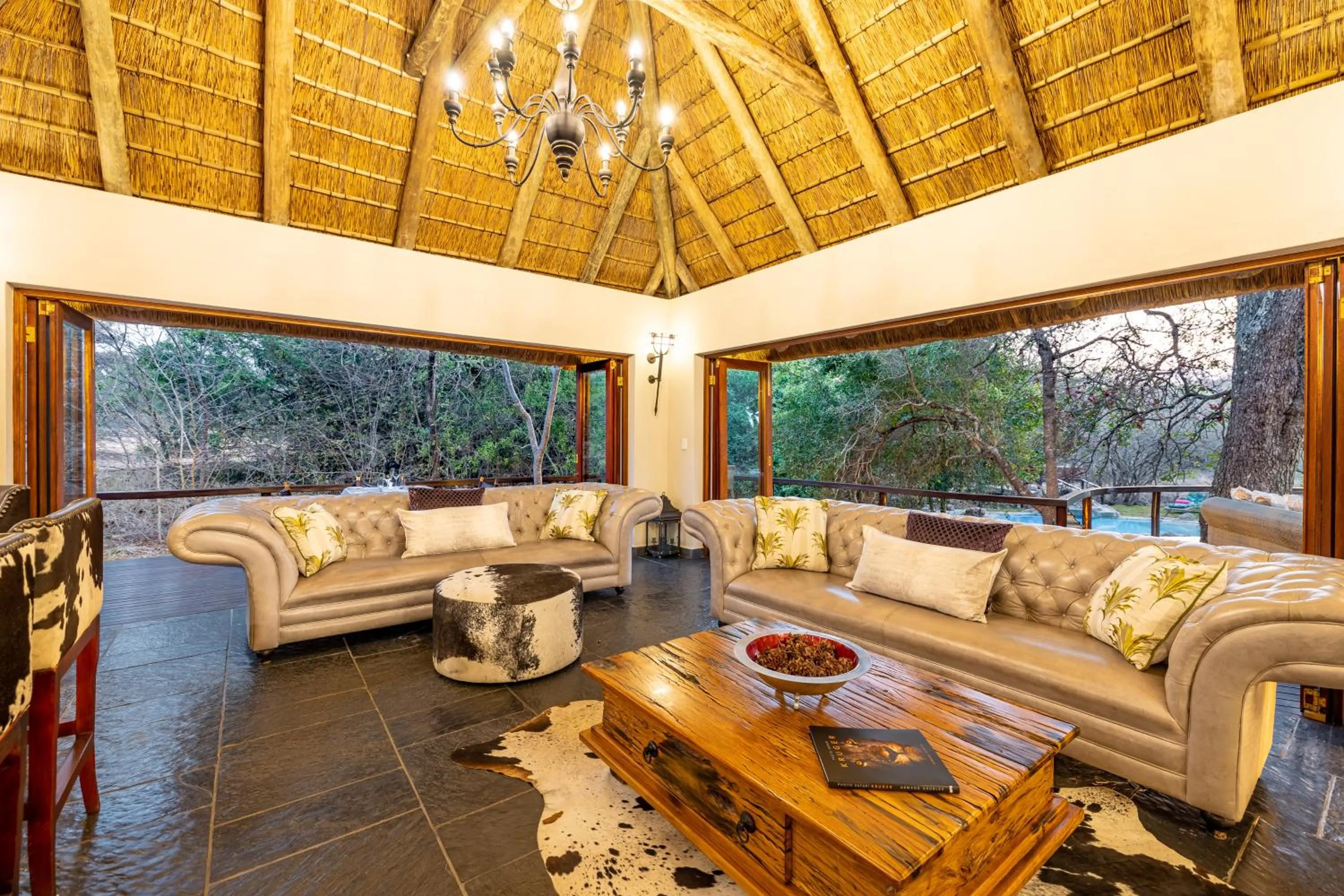 Living room in Kusudalweni Safari Lodge and Spa