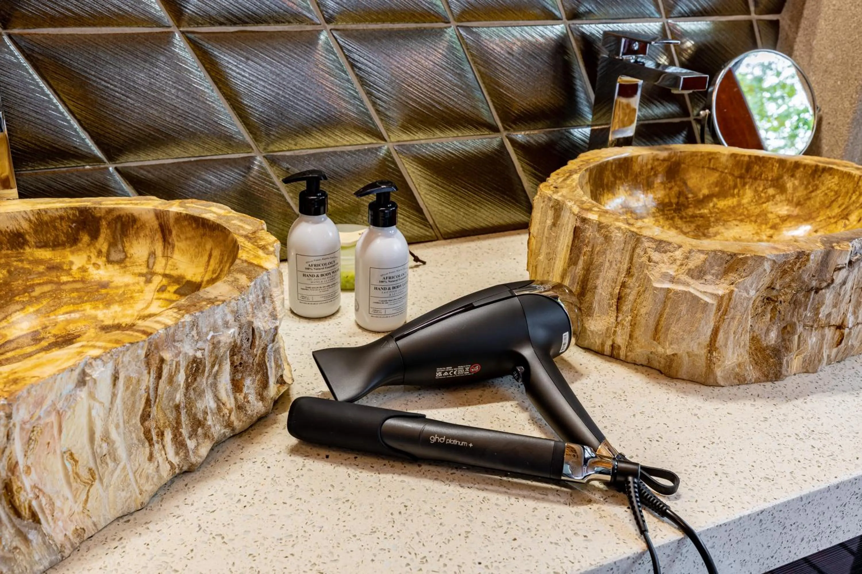 Bathroom in Kusudalweni Safari Lodge and Spa