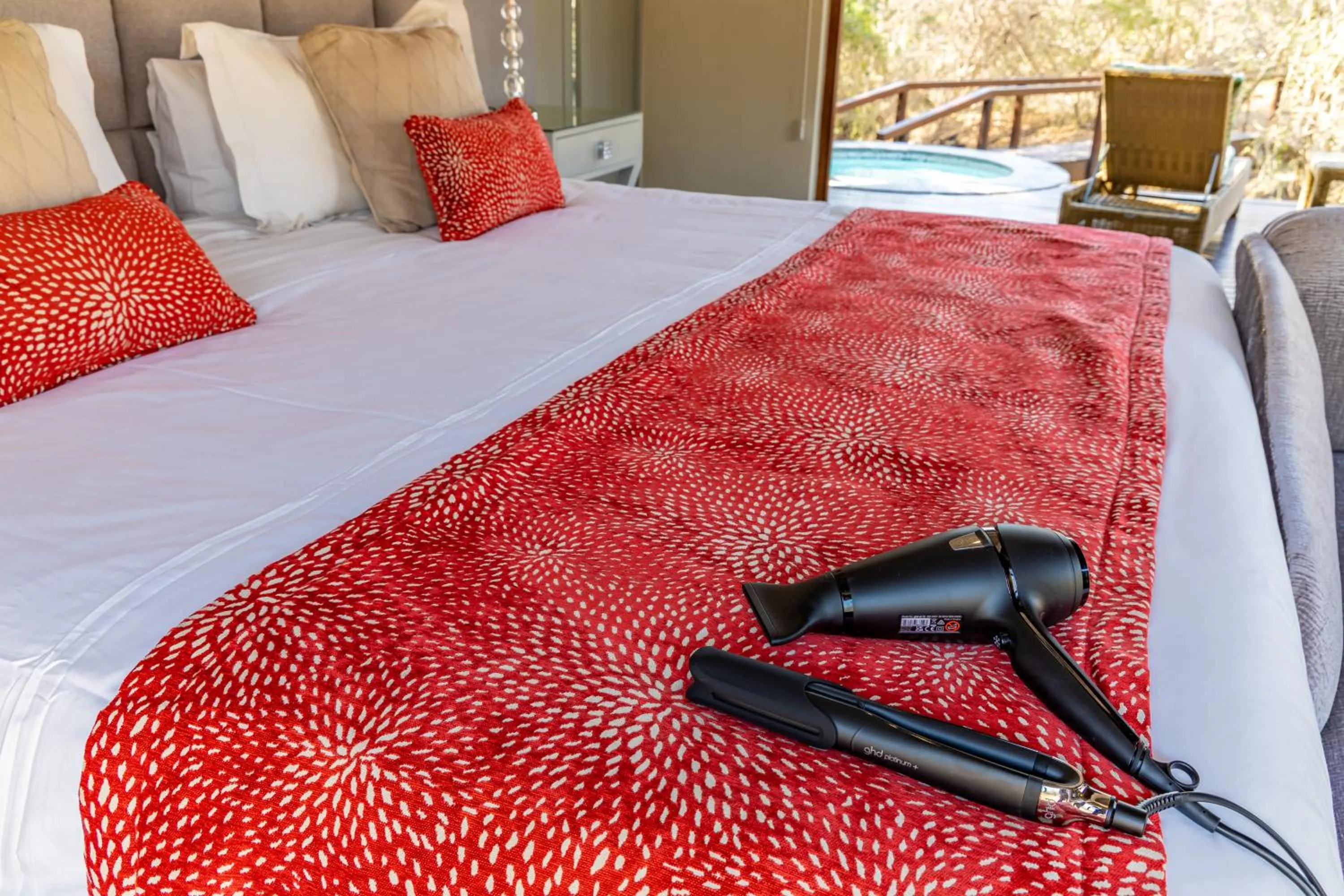 Bed in Kusudalweni Safari Lodge and Spa