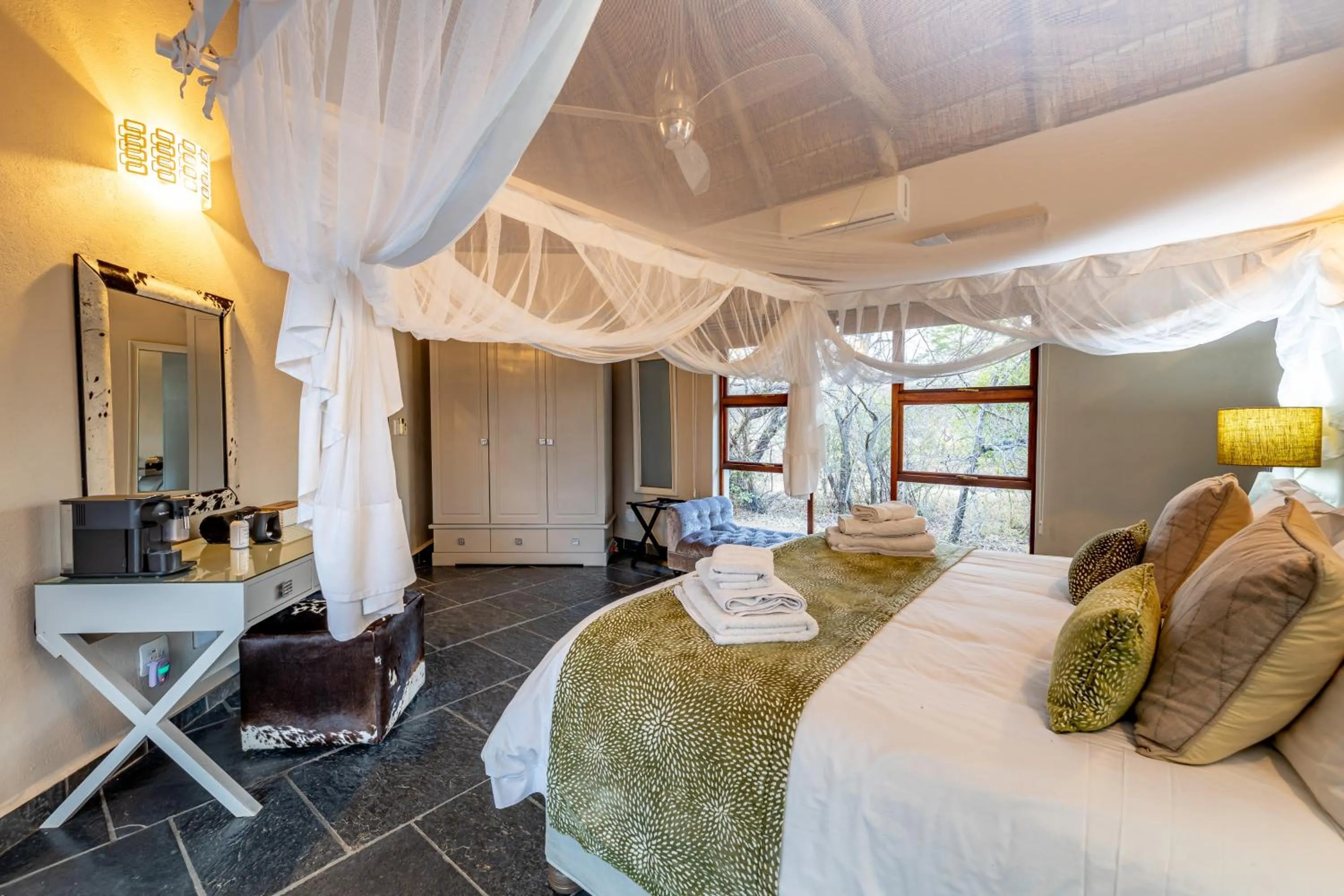 Bed in Kusudalweni Safari Lodge and Spa