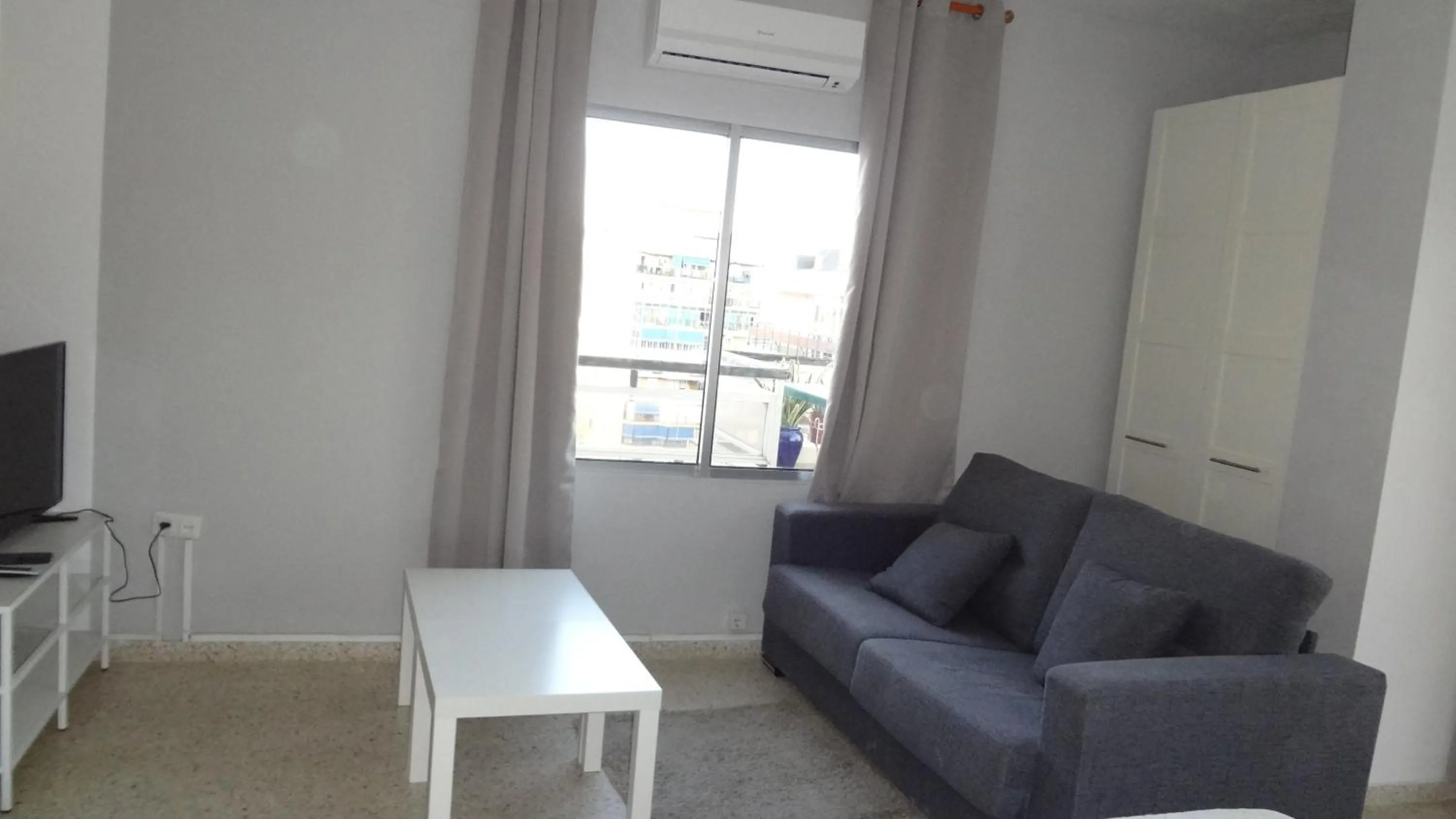 Photo of the whole room in Hotel Carlos I